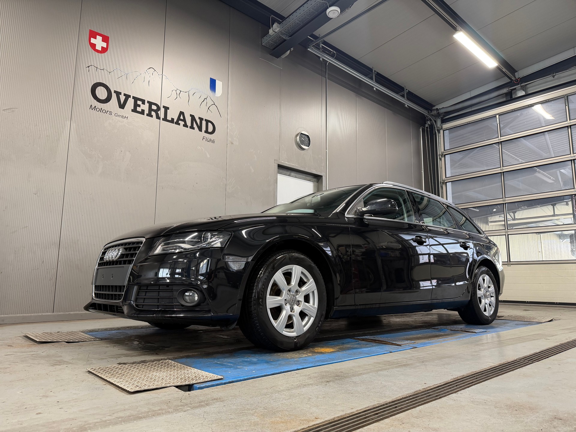 AUDI A4 Avant 2.0 TDI quattro-image-9