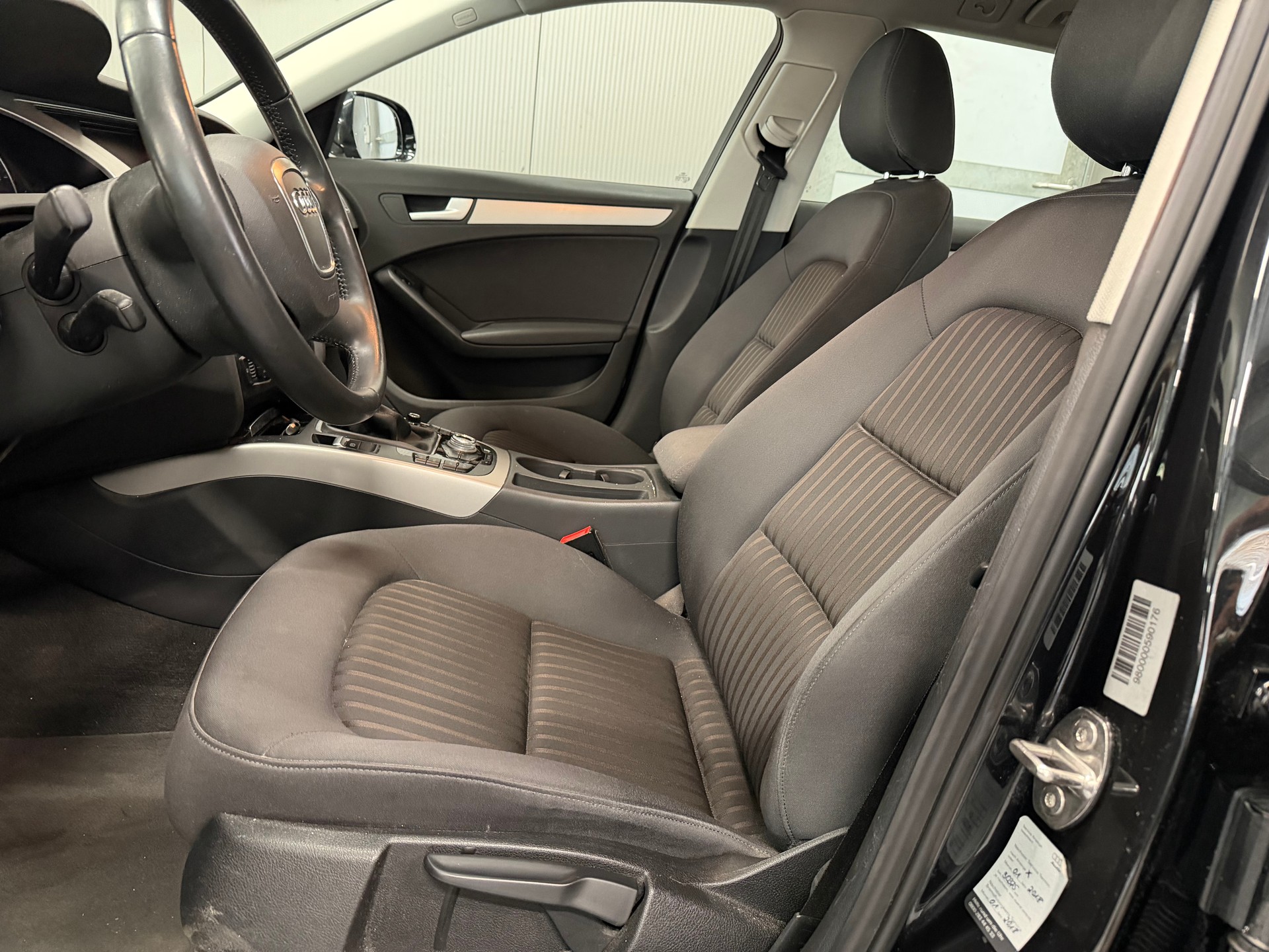 AUDI A4 Avant 2.0 TDI quattro-image-8