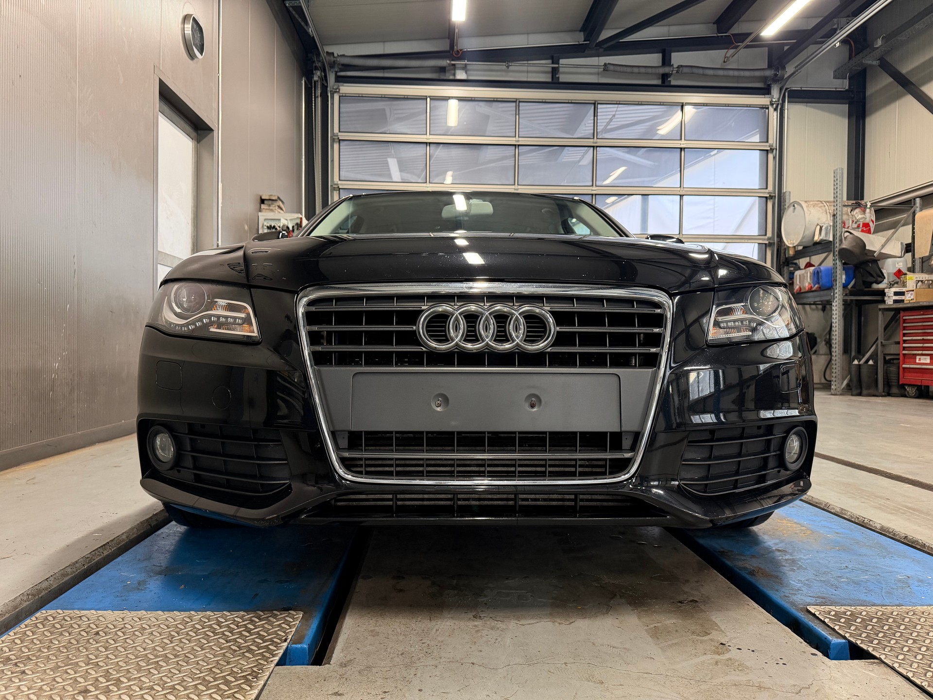 AUDI A4 Avant 2.0 TDI quattro-image-6
