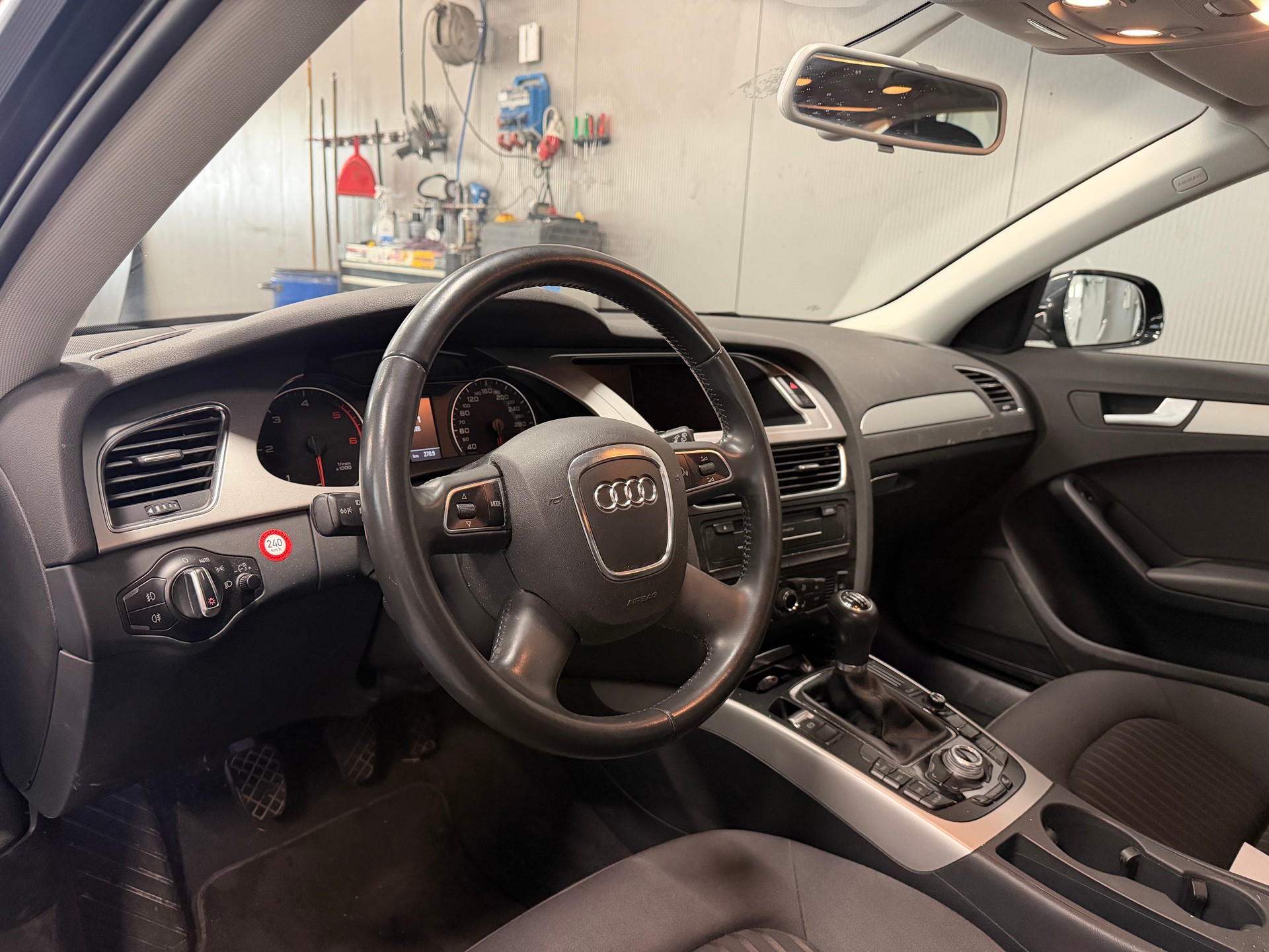 AUDI A4 Avant 2.0 TDI quattro-image-7