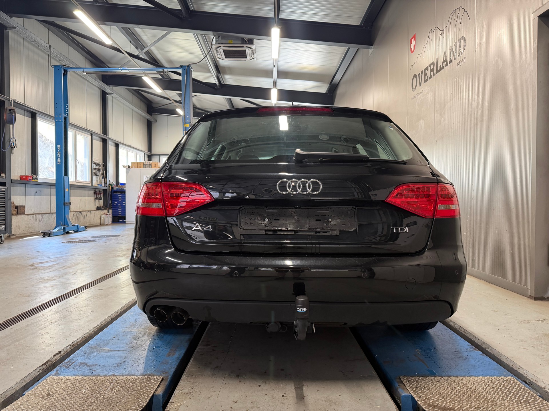 AUDI A4 Avant 2.0 TDI quattro-image-3