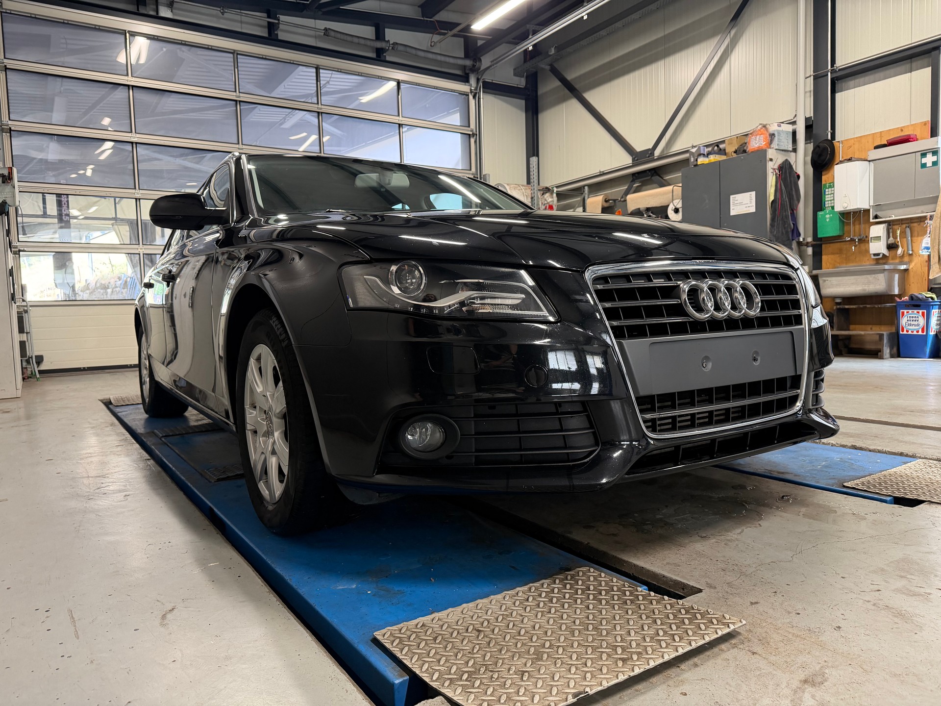 AUDI A4 Avant 2.0 TDI quattro-image-5