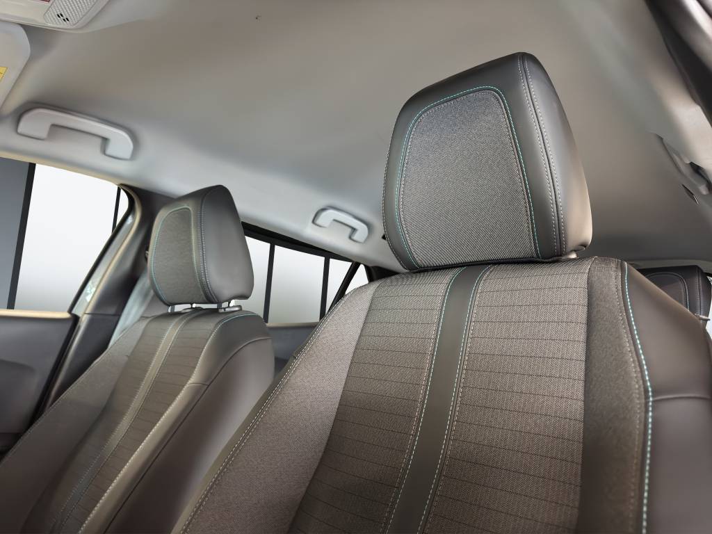 PEUGEOT 2008 1.2 PureTech Allure Pack EAT8-image-9