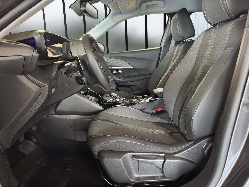 PEUGEOT 2008 1.2 PureTech Allure Pack EAT8-image-7