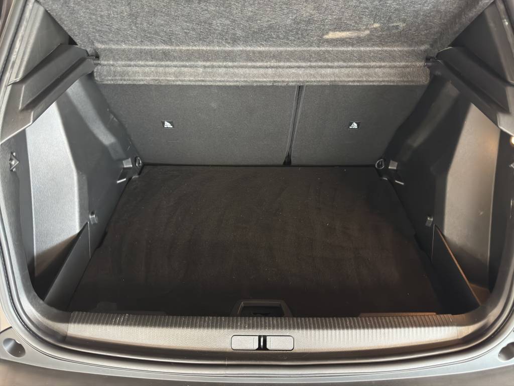 PEUGEOT 2008 1.2 PureTech Allure Pack EAT8-image-11