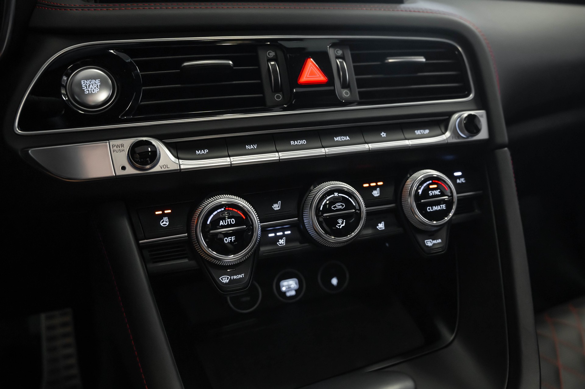 GENESIS G70 Shooting Brake 2.2 CRDI Sport AT8-image-26
