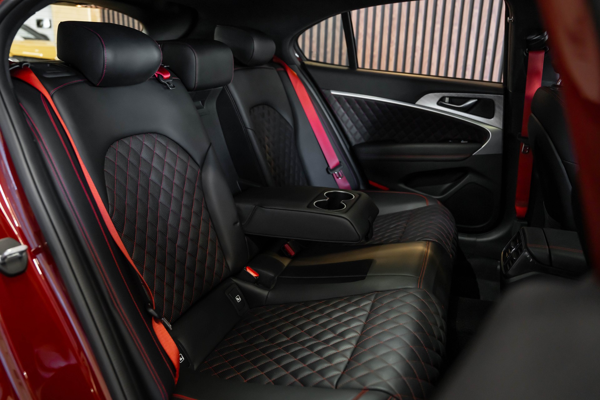 GENESIS G70 Shooting Brake 2.2 CRDI Sport AT8-image-18