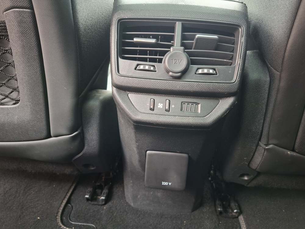 PEUGEOT 5008 2.0 BlueHDi 180 GT-image-12