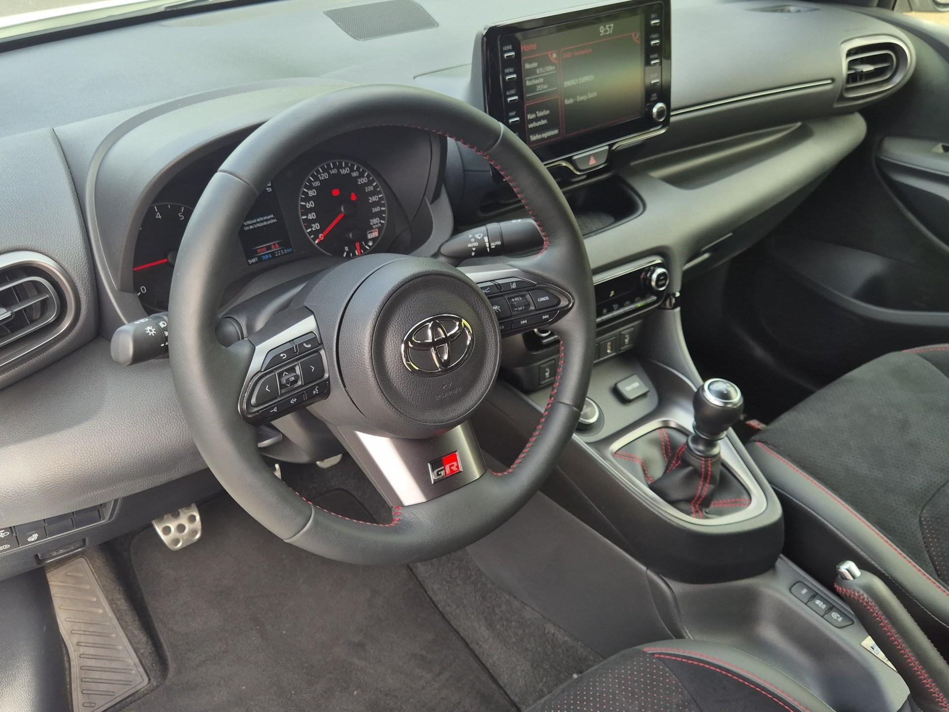 TOYOTA Yaris 1.6 GR Sport-image-10