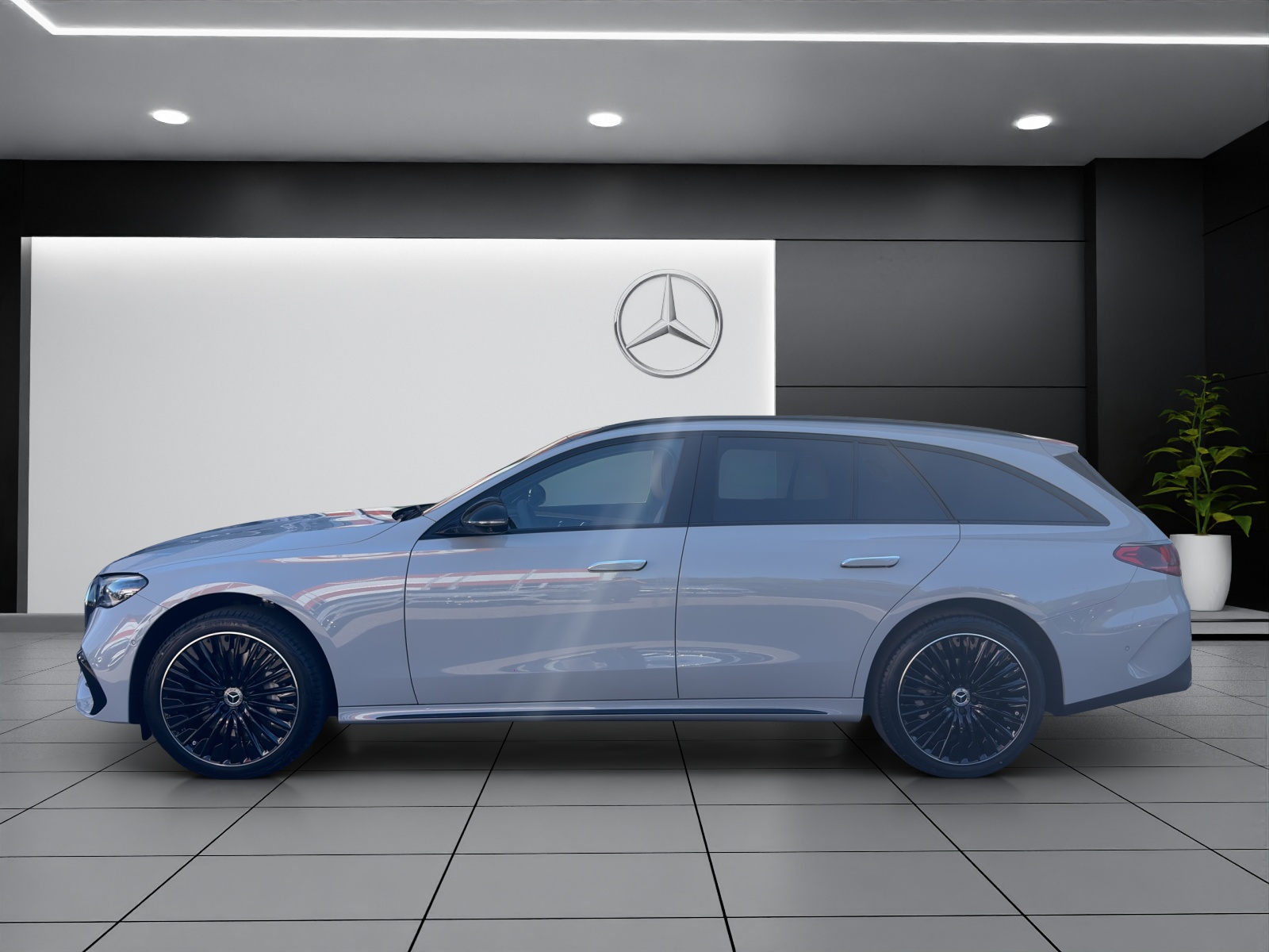 MERCEDES-BENZ E 220 d T 4Matic 9G-Tronic-showroom-element-2