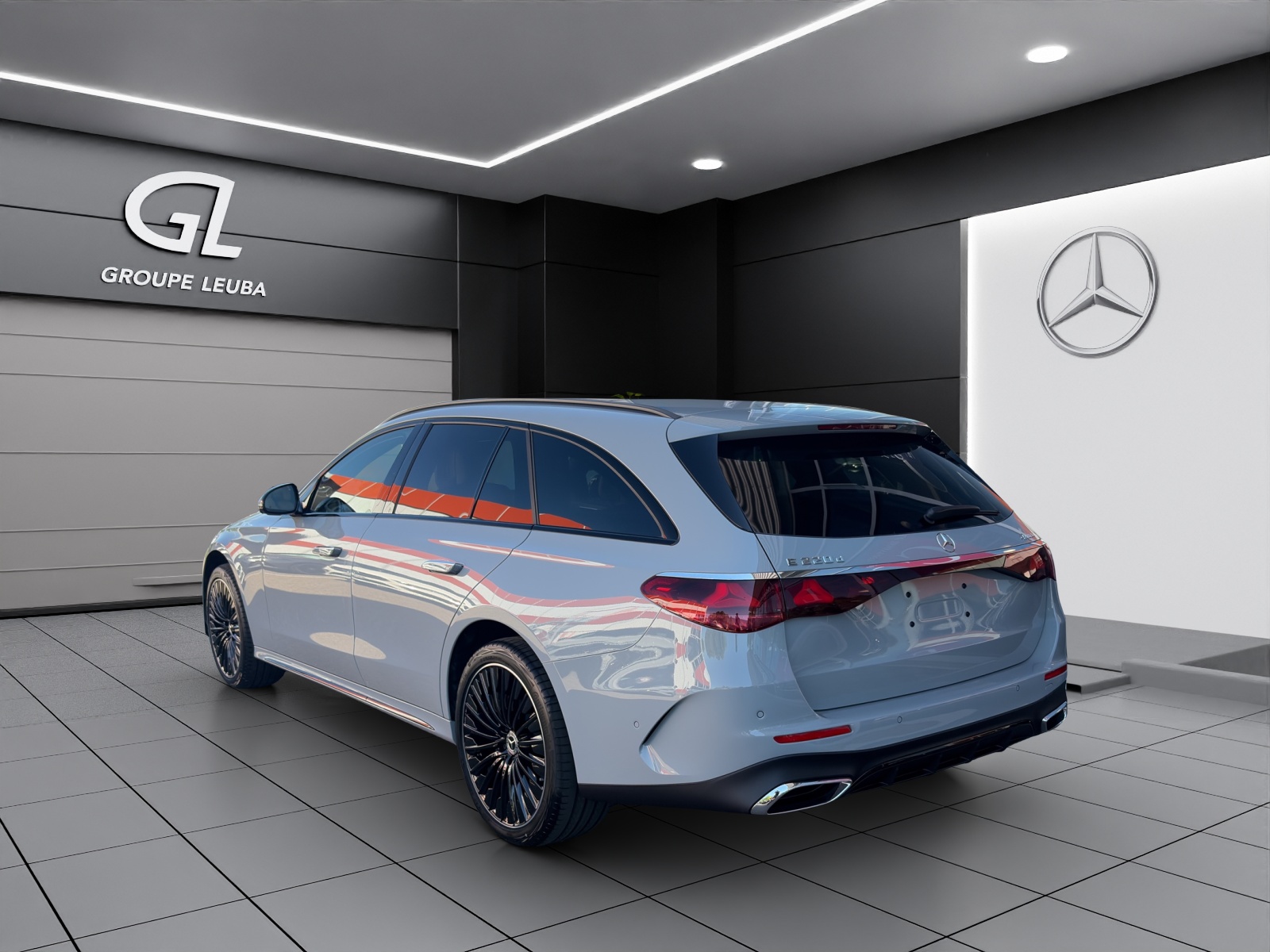 MERCEDES-BENZ E 220 d T 4Matic 9G-Tronic-showroom-element-3