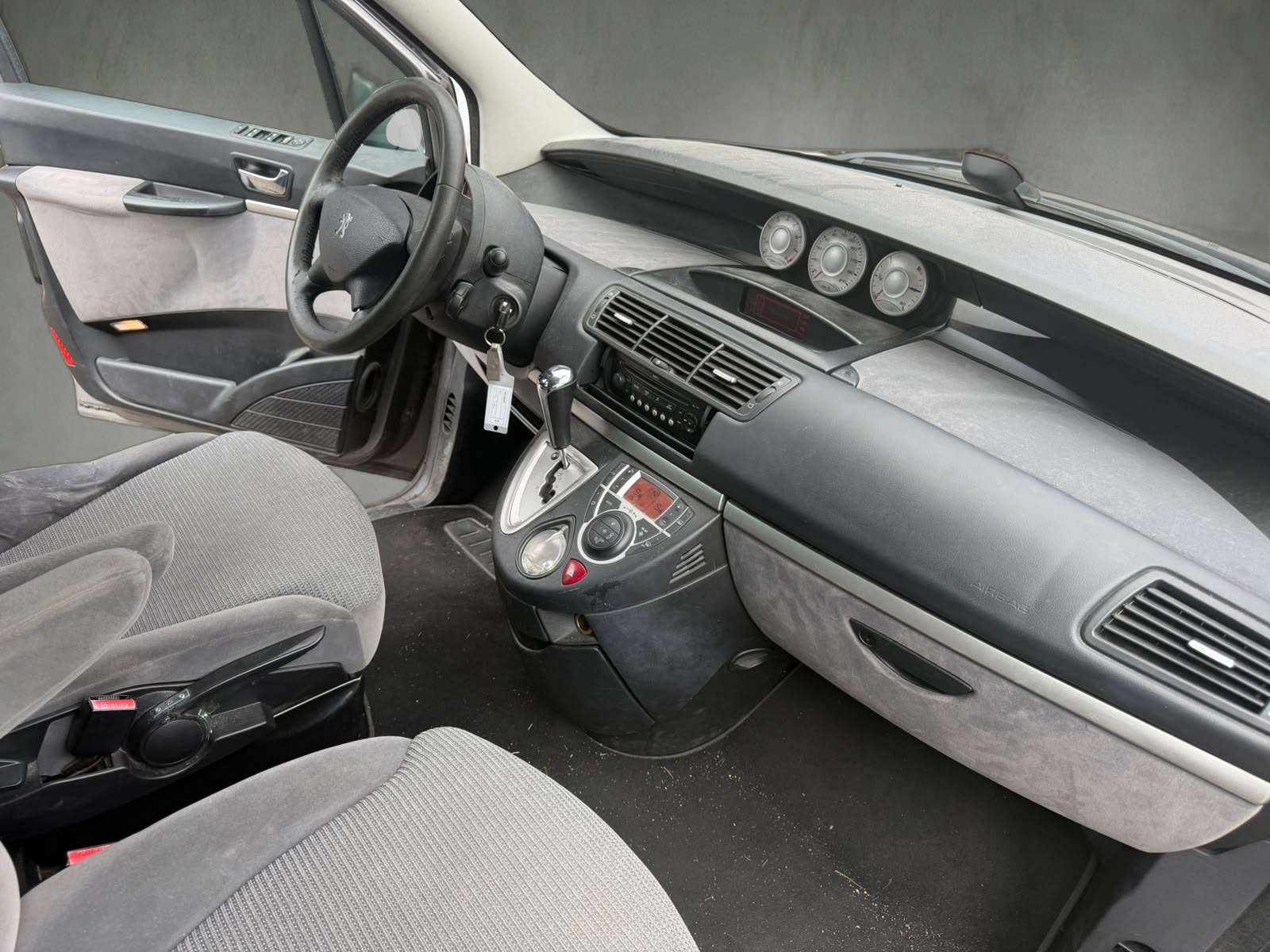 PEUGEOT 807 2.0 16V Family Plus-image-10