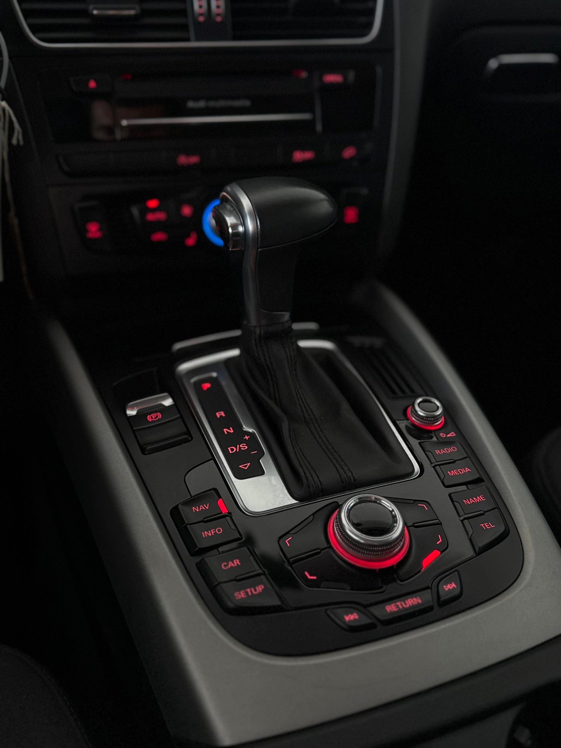 AUDI Q5 2.0 TDI quattro S-tronic-image-13