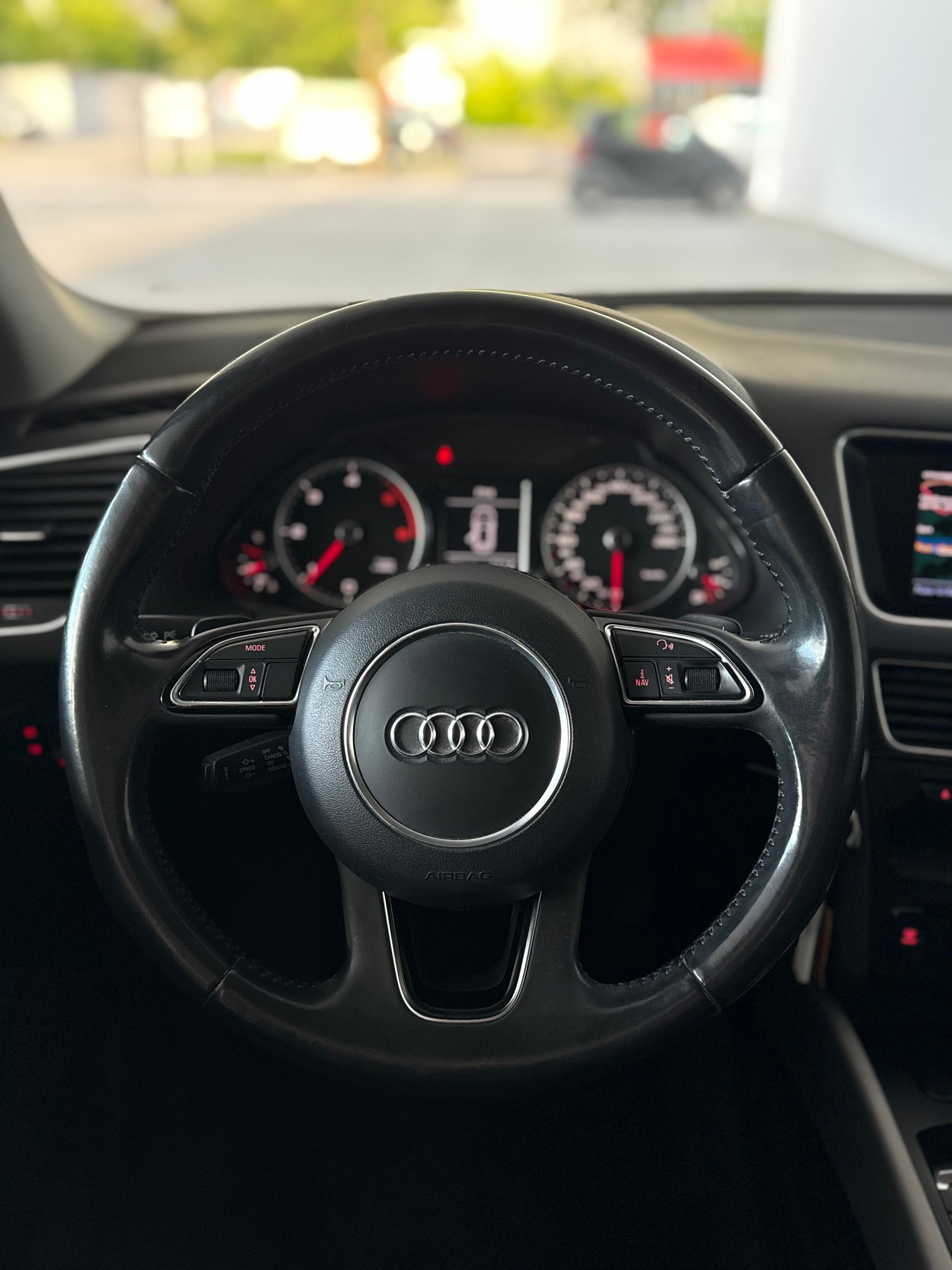 AUDI Q5 2.0 TDI quattro S-tronic-image-9