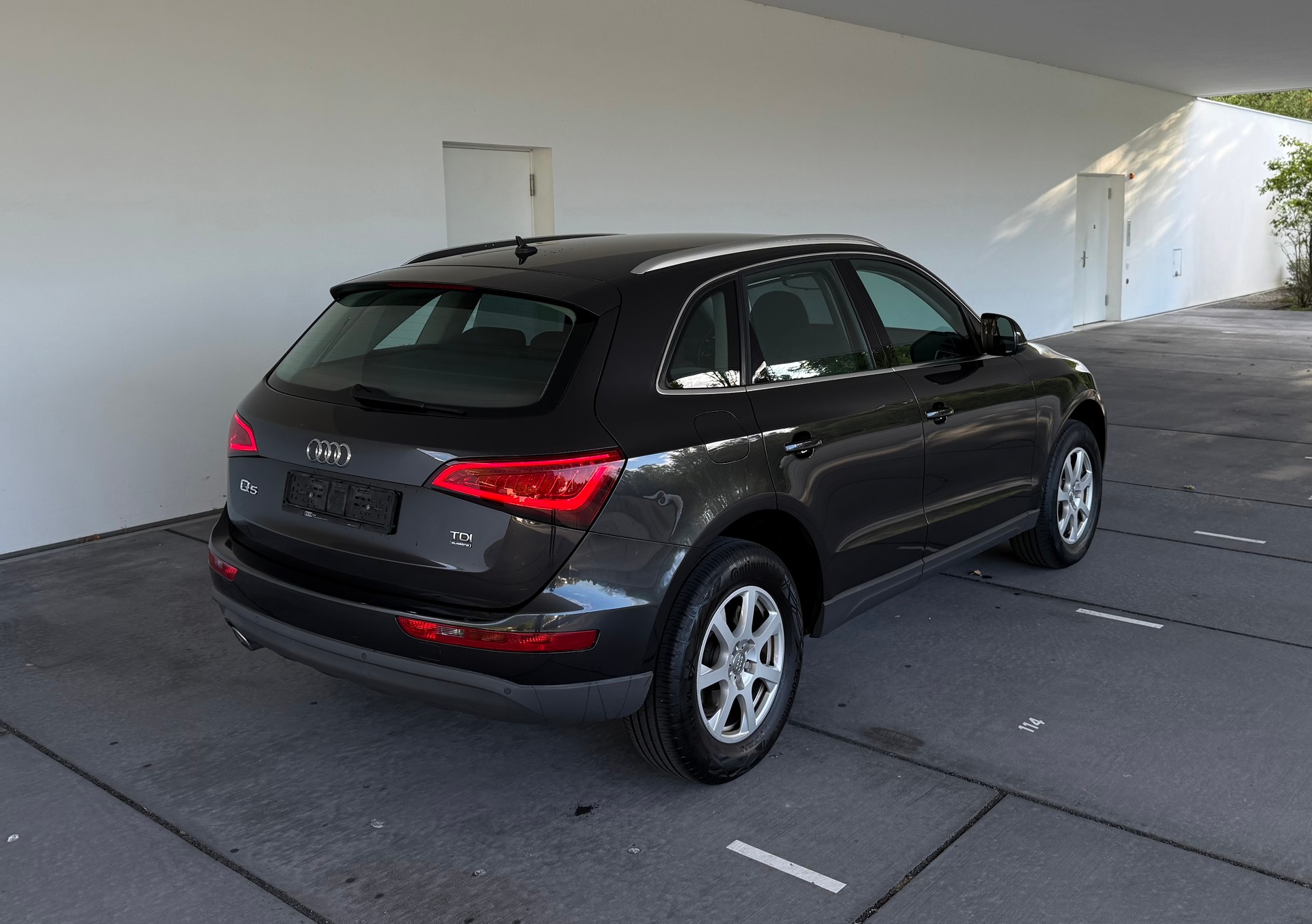 AUDI Q5 2.0 TDI quattro S-tronic-image-5