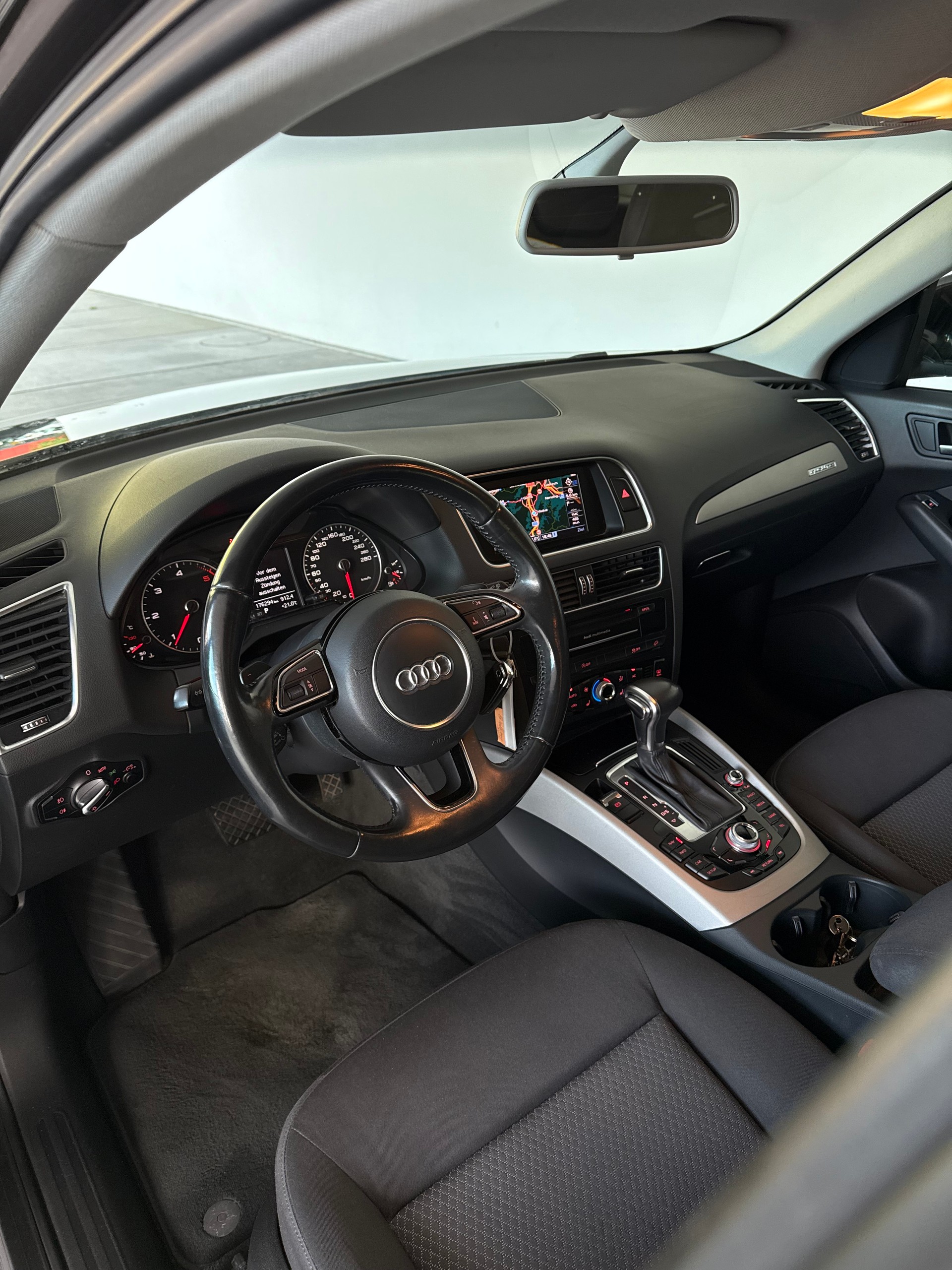 AUDI Q5 2.0 TDI quattro S-tronic-image-10