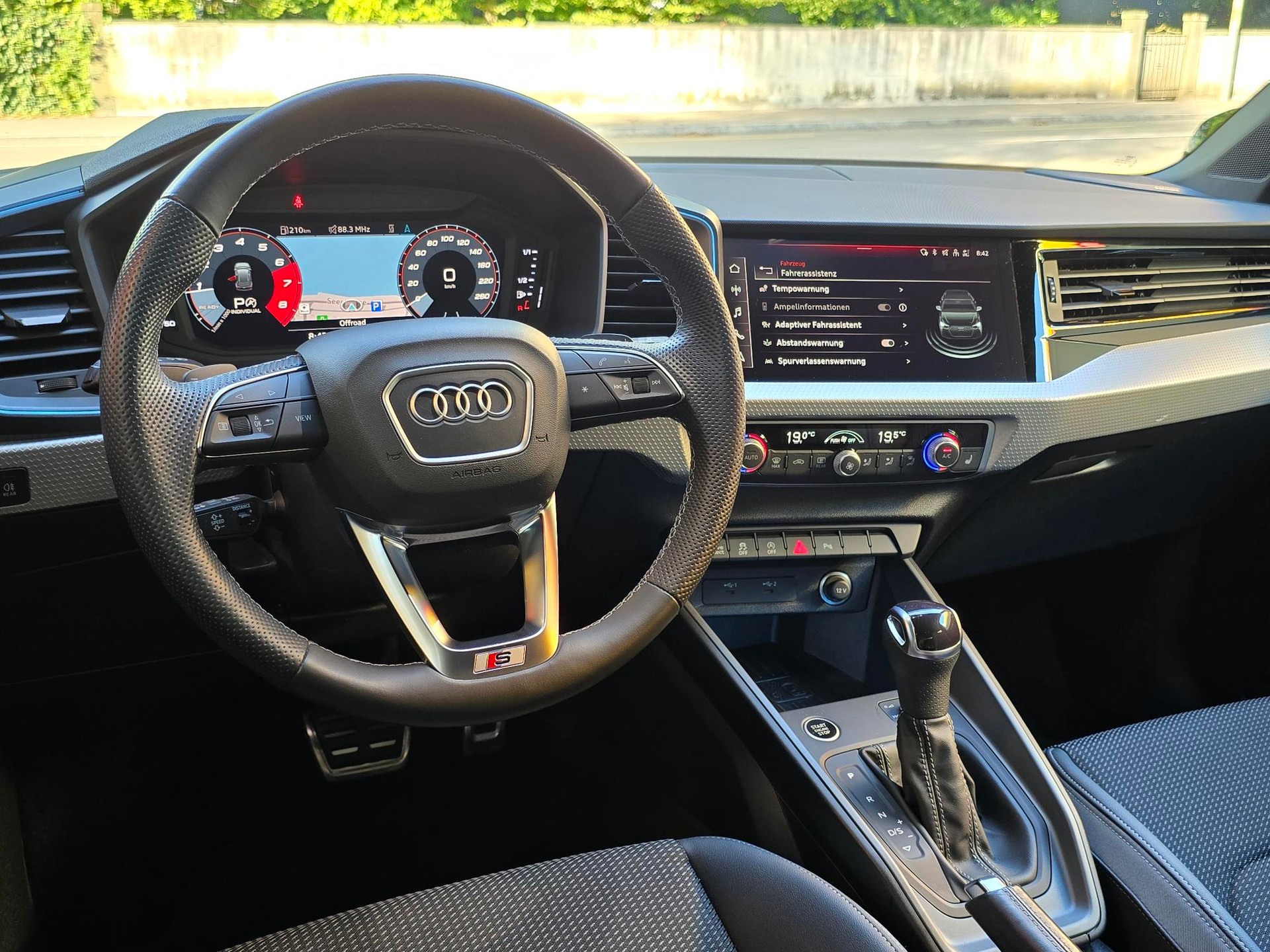 AUDI A1 Sportback 40 TFSI S Line S-tronic-image-12