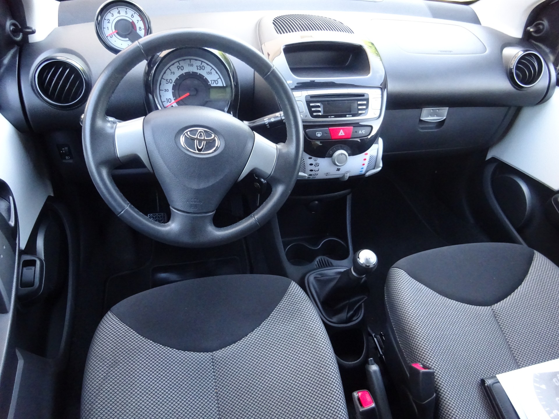 TOYOTA Aygo 1.0 VVT-i Collection- MFK 8.2026 - KUPPLUNG NEU - 1.HAND-image-6