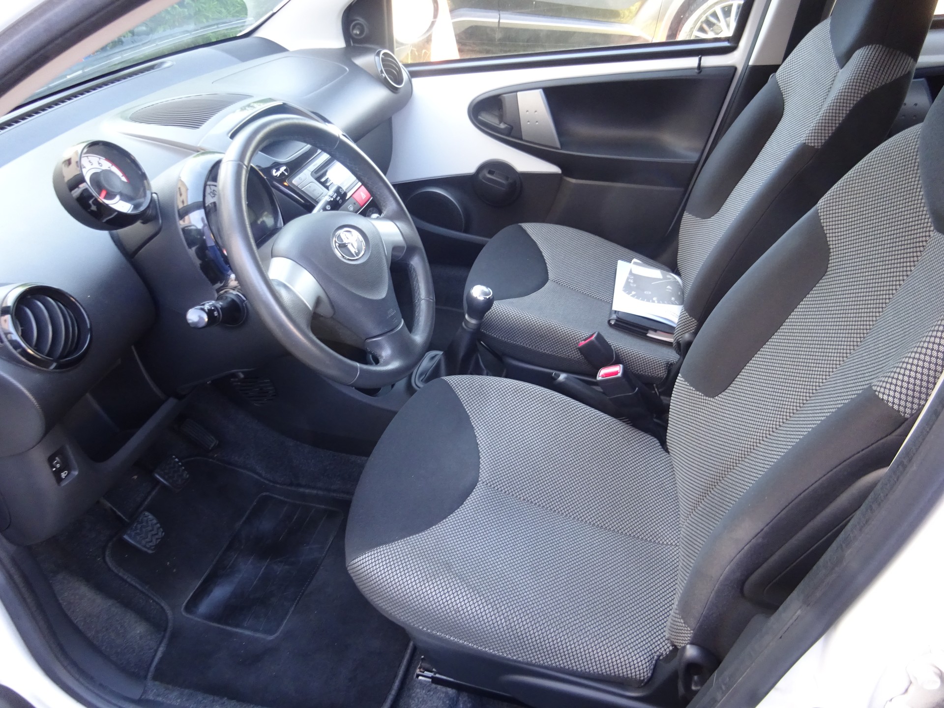 TOYOTA Aygo 1.0 VVT-i Collection- MFK 8.2026 - KUPPLUNG NEU - 1.HAND-image-5