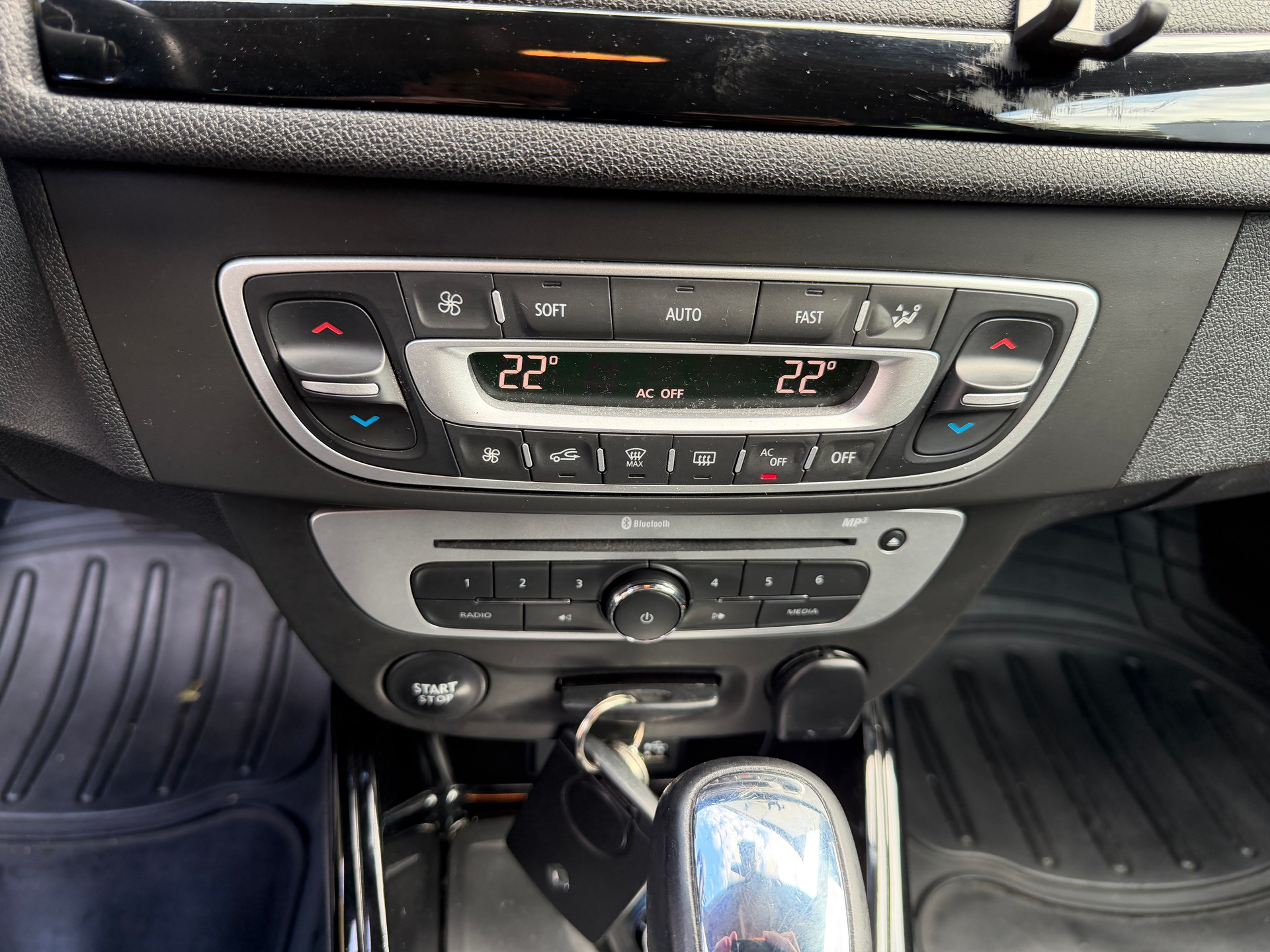 RENAULT Mégane Grandtour 1.2 16V Turbo Bose EDC-image-6