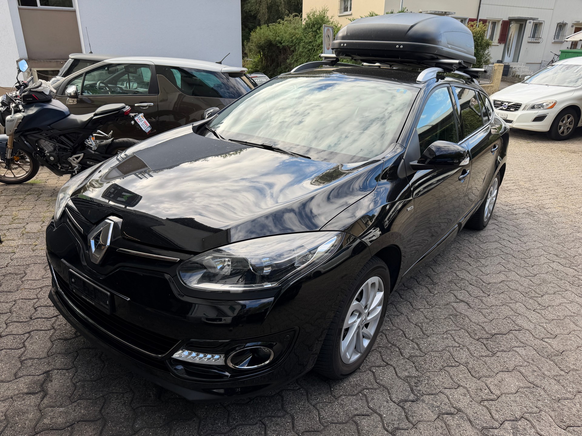 RENAULT Mégane Grandtour 1.2 16V Turbo Bose EDC-image-8