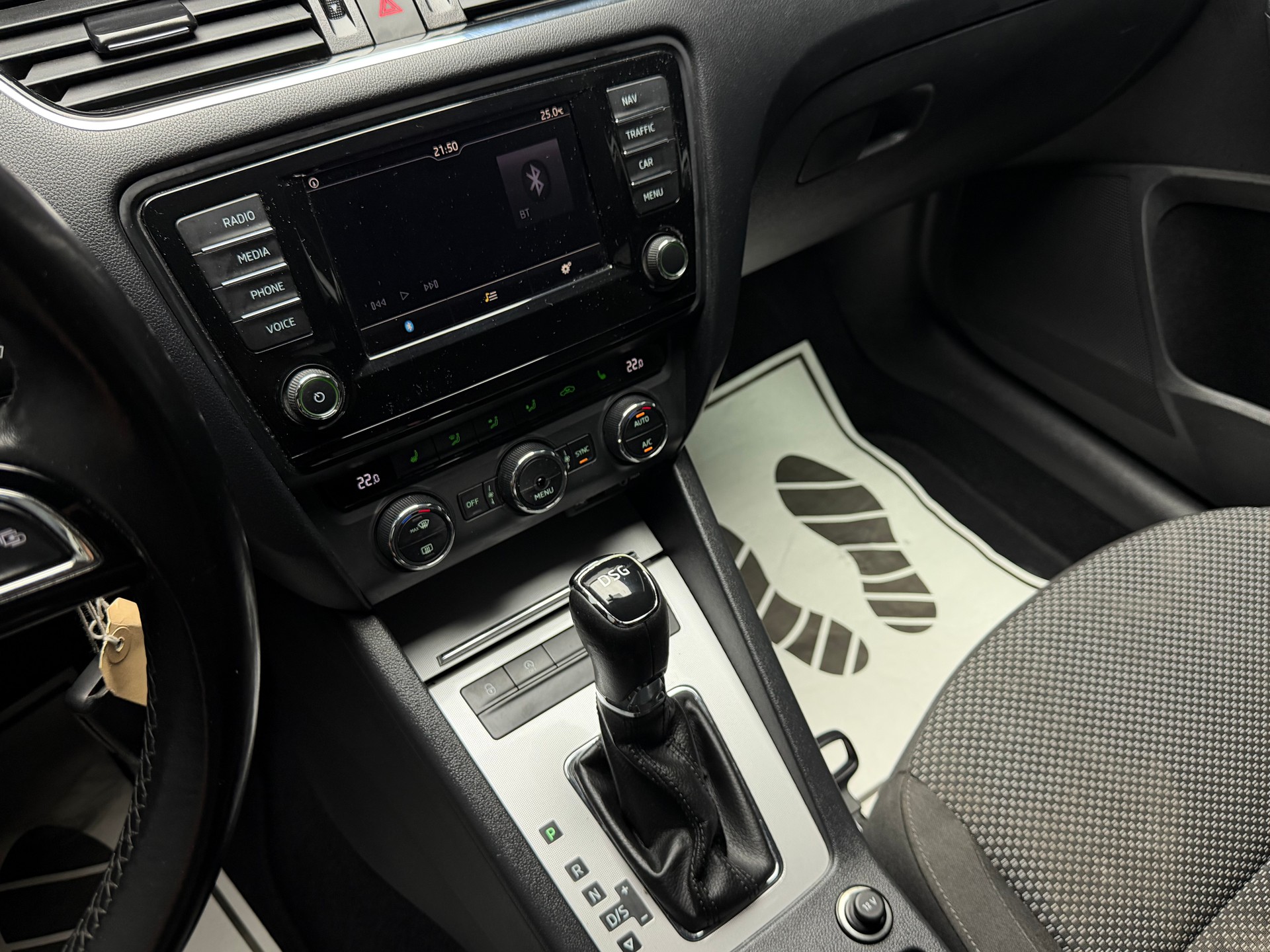 SKODA Octavia Combi 1.6 TDI Ambition DSG • ab MfK & Service-image-11