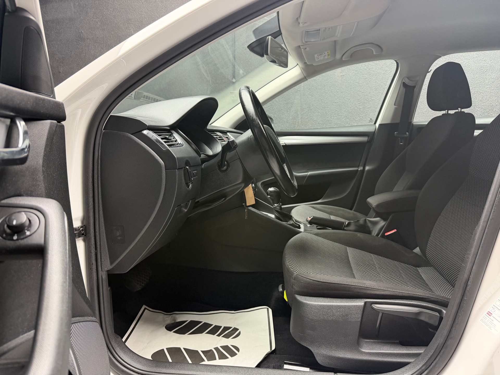 SKODA Octavia Combi 1.6 TDI Ambition DSG • ab MfK & Service-image-6