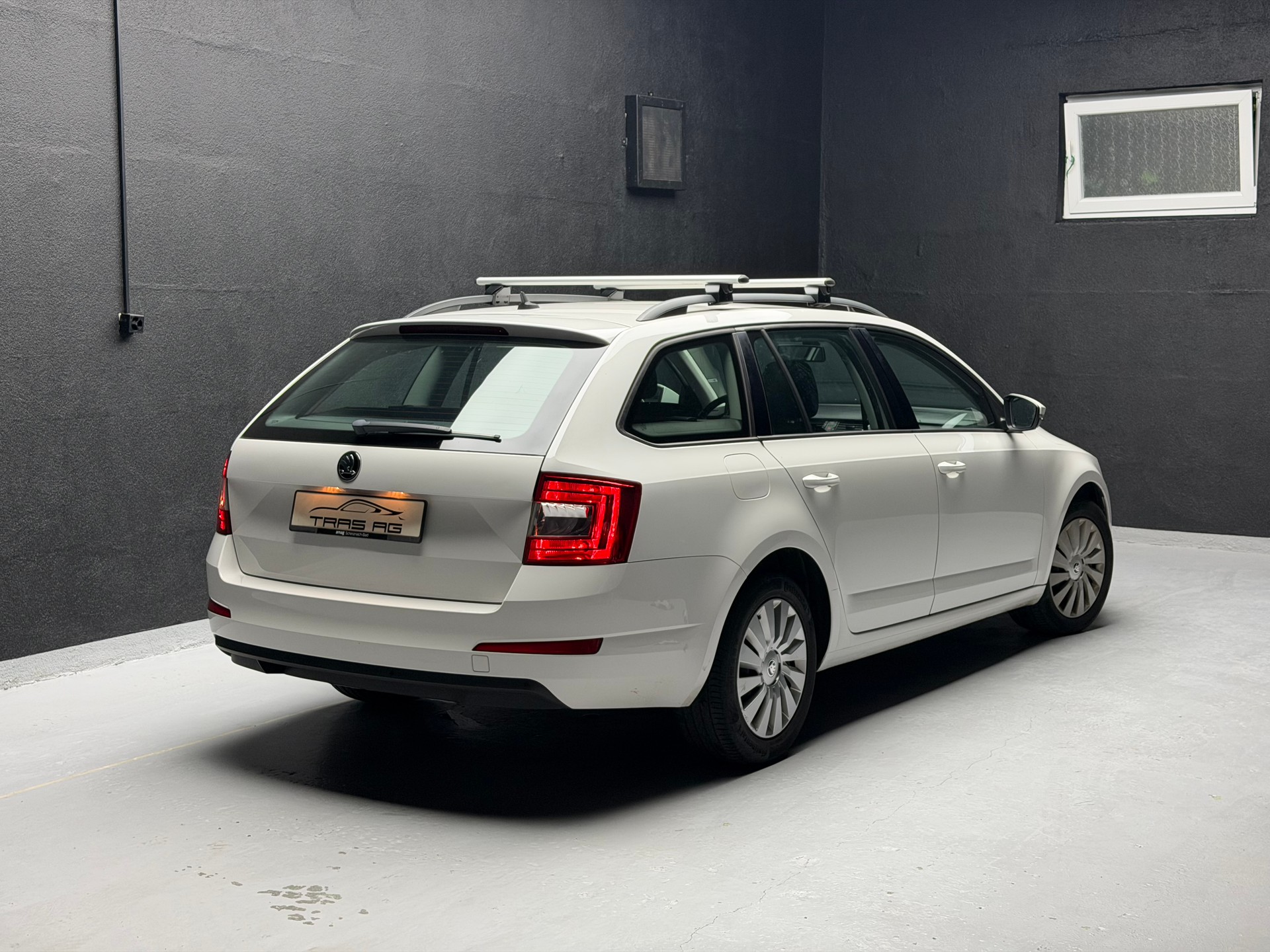 SKODA Octavia Combi 1.6 TDI Ambition DSG • ab MfK & Service-image-2