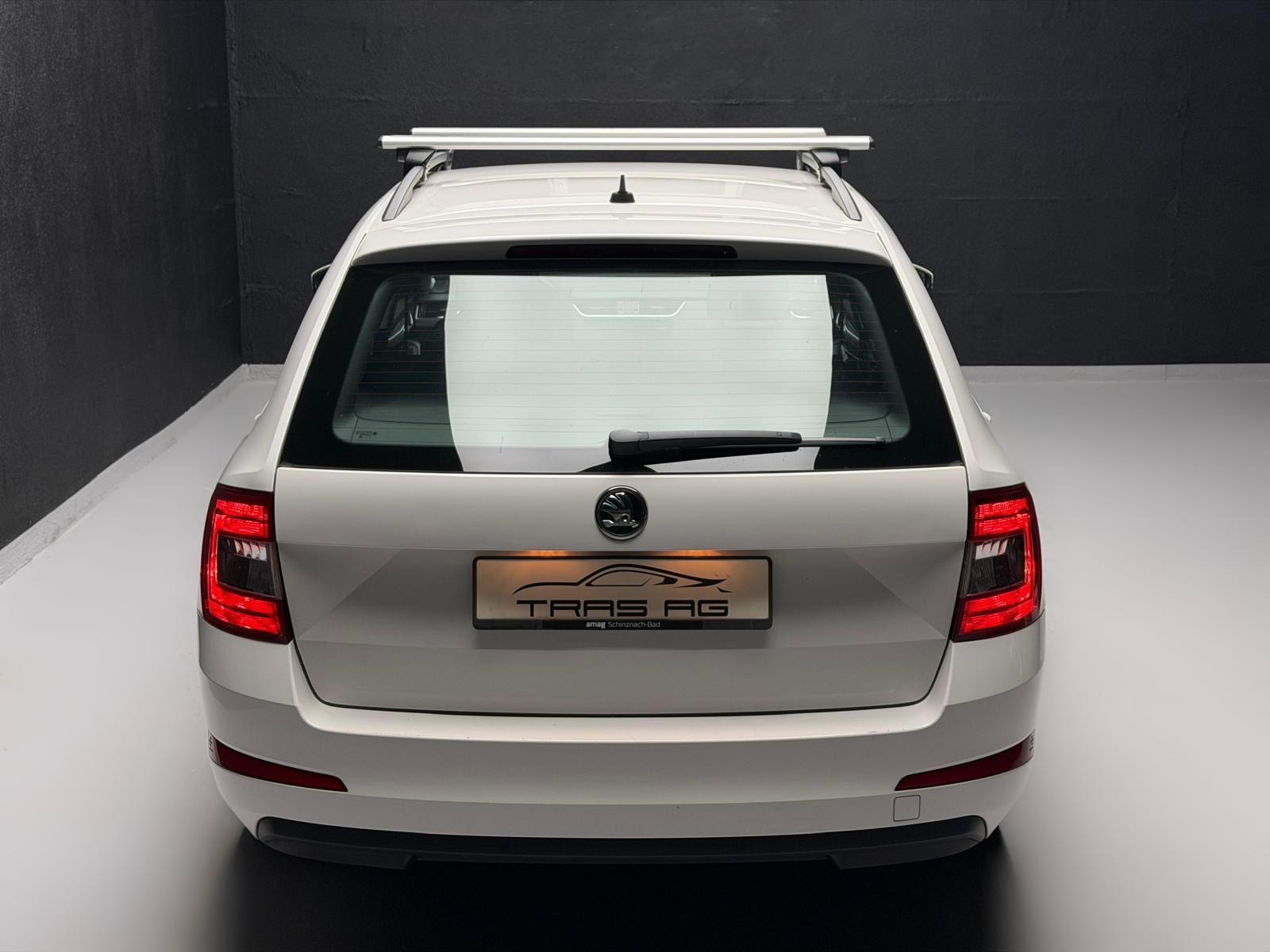 SKODA Octavia Combi 1.6 TDI Ambition DSG • ab MfK & Service-image-3