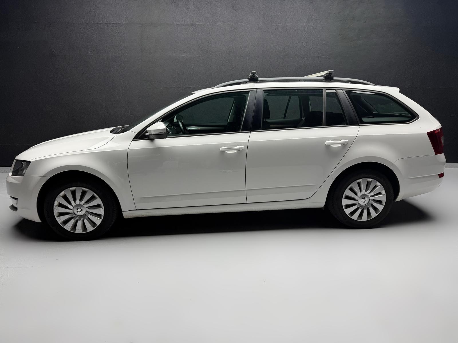 SKODA Octavia Combi 1.6 TDI Ambition DSG • ab MfK & Service-image-4