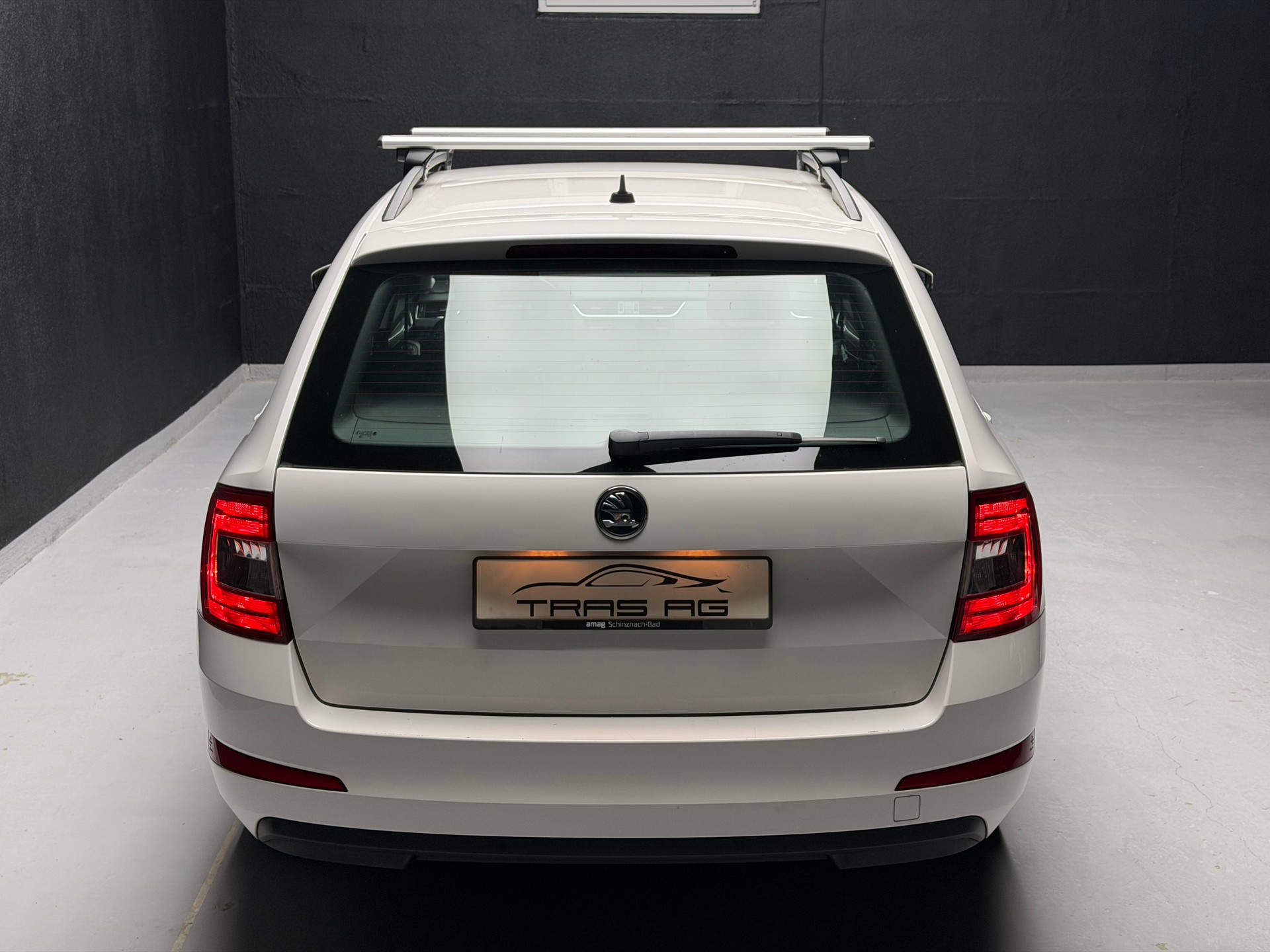 SKODA Octavia Combi 1.6 TDI Ambition DSG • ab MfK & Service-image-3