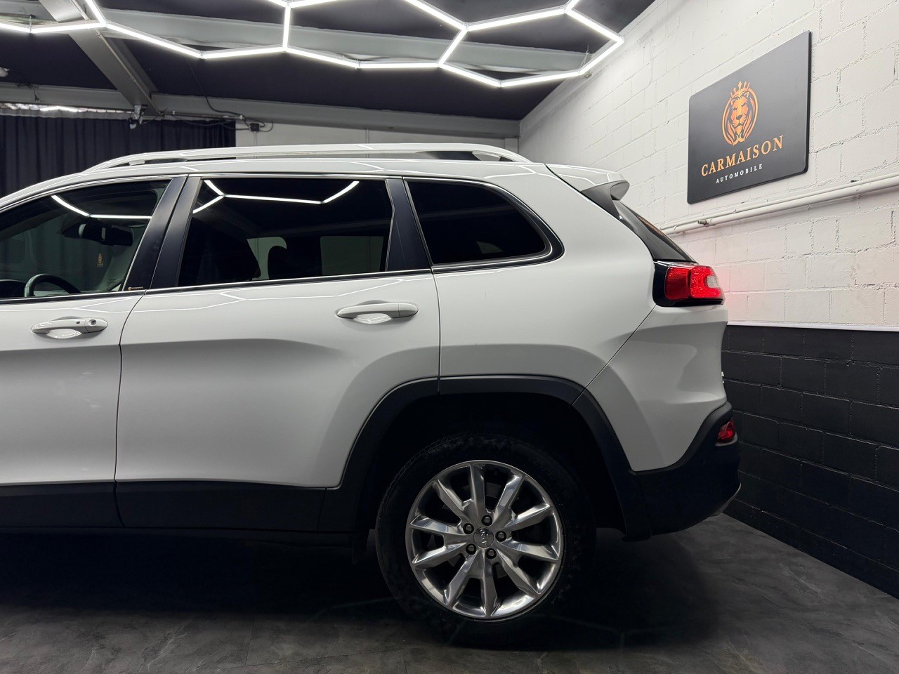 JEEP Cherokee 2.2TD Limited AWD 9ATX-showroom-element-3