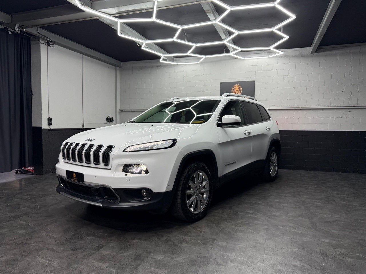 JEEP Cherokee 2.2TD Limited AWD 9ATX-showroom-element-2