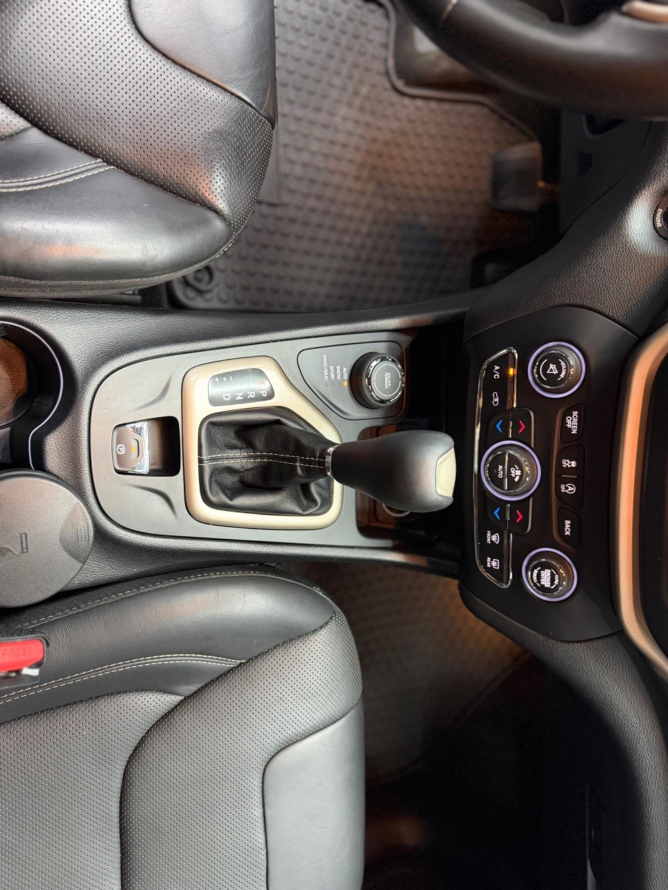 JEEP Cherokee 2.2TD Limited AWD 9ATX-image-17