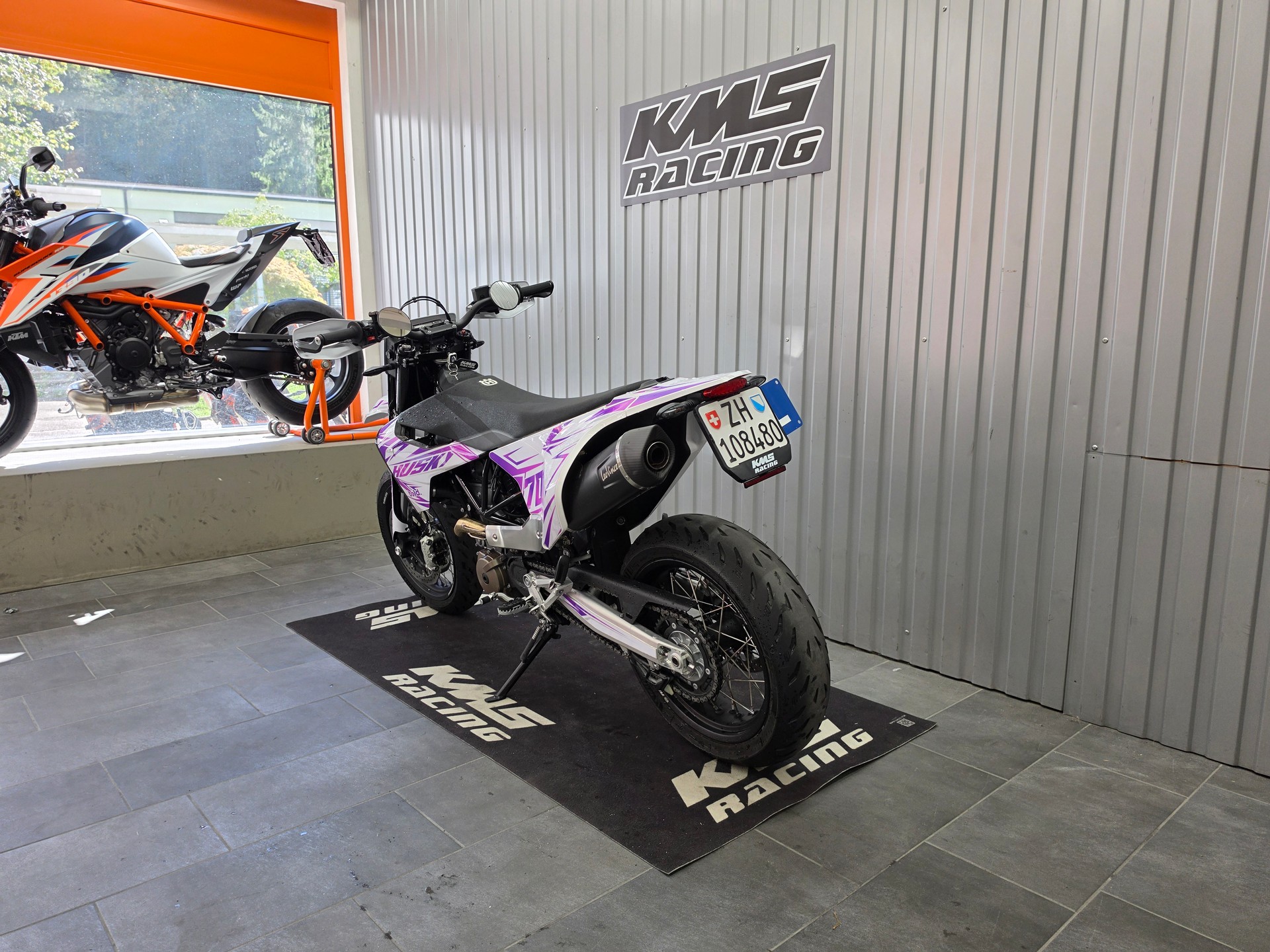 HUSQVARNA 701 Supermoto (35kW)-image-6