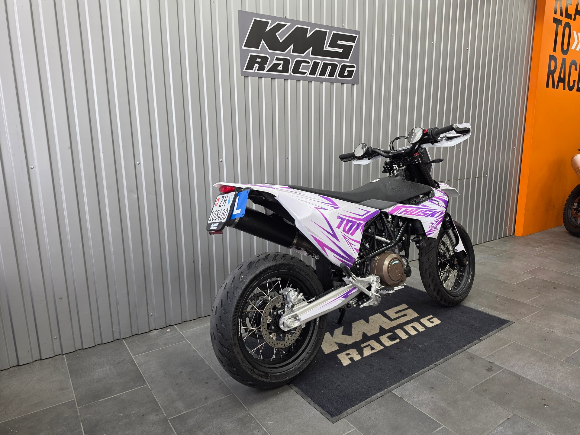 HUSQVARNA 701 Supermoto (35kW)-showroom-element-3