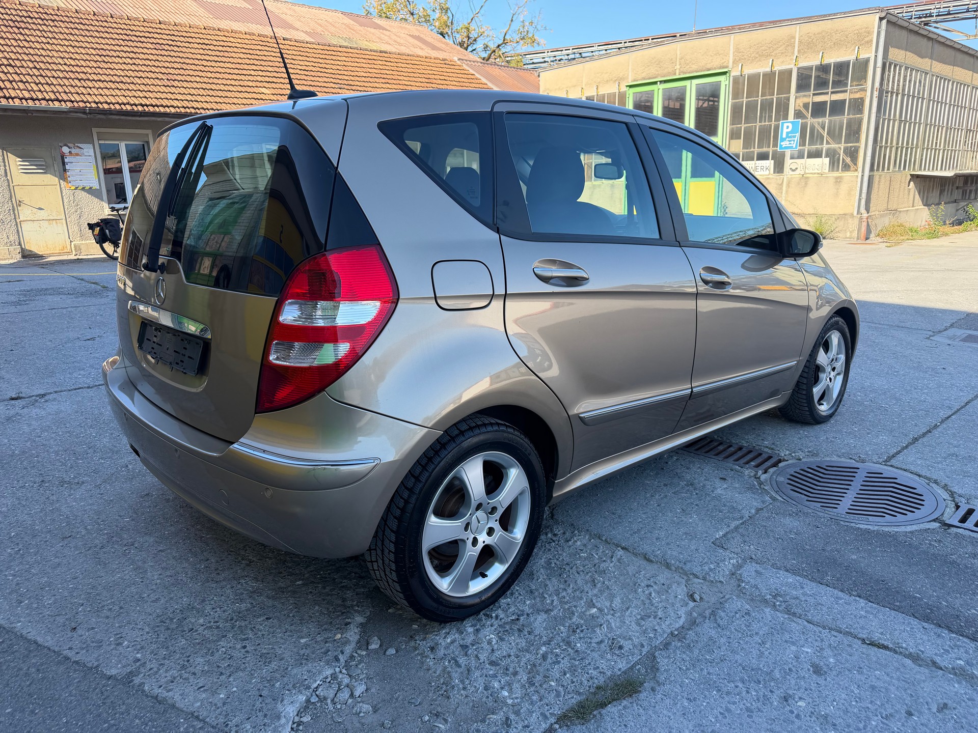 MERCEDES-BENZ Mercedes A. Klasse 200-image-4
