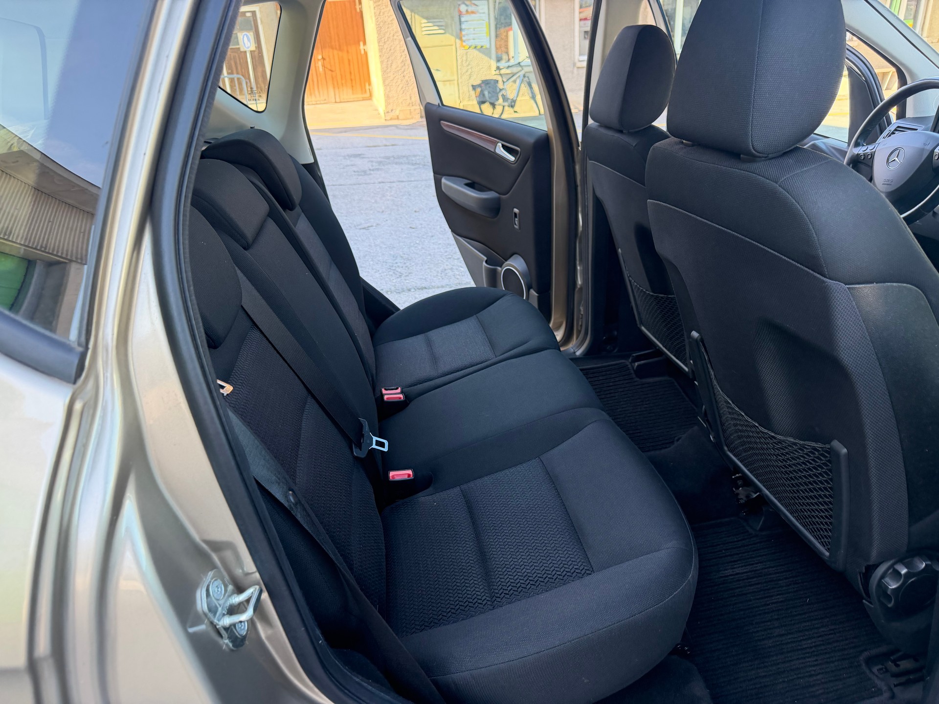 MERCEDES-BENZ Mercedes A. Klasse 200-image-9