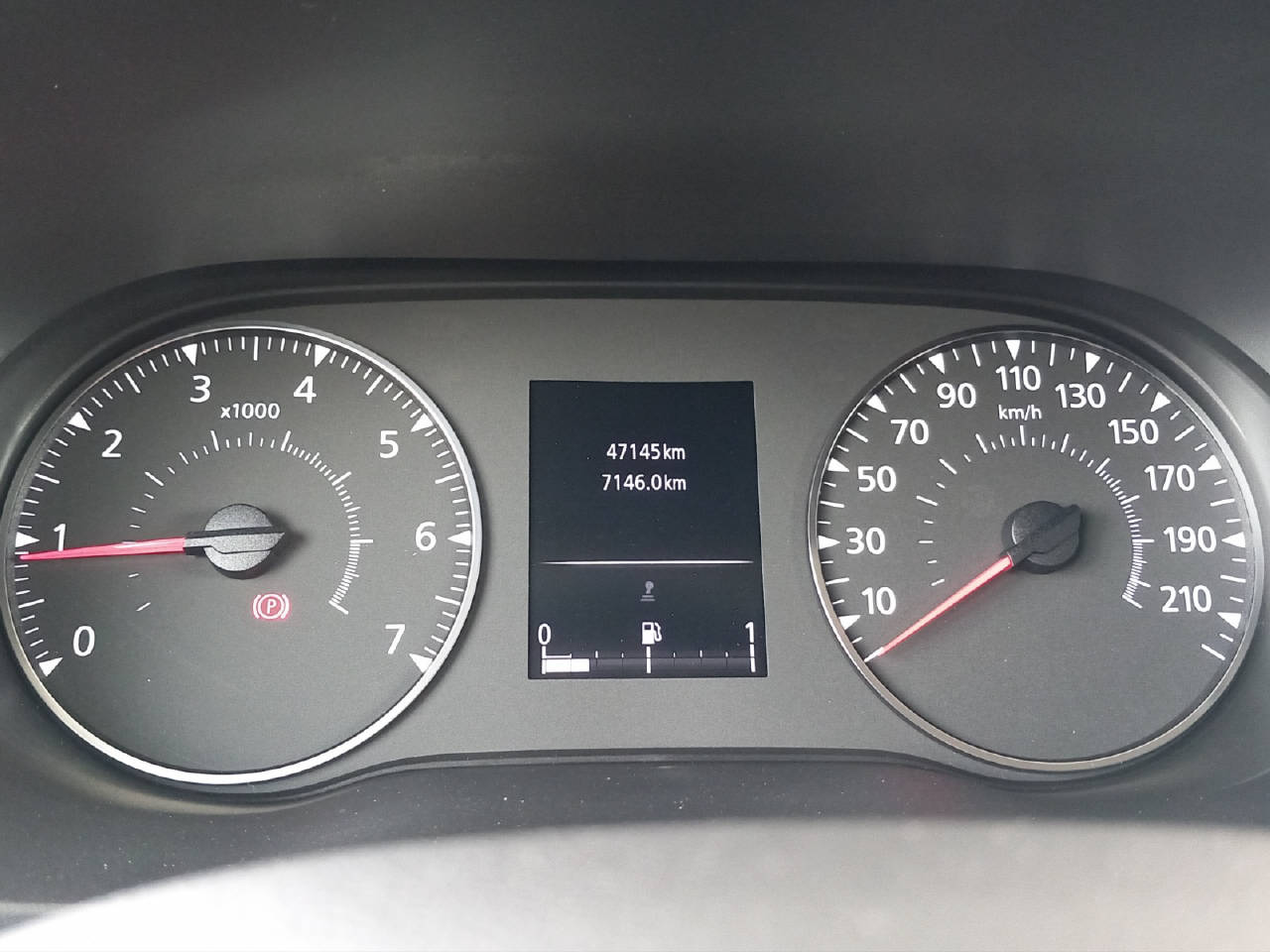 DACIA Duster 1.3 TCe Celebration 4WD-image-8