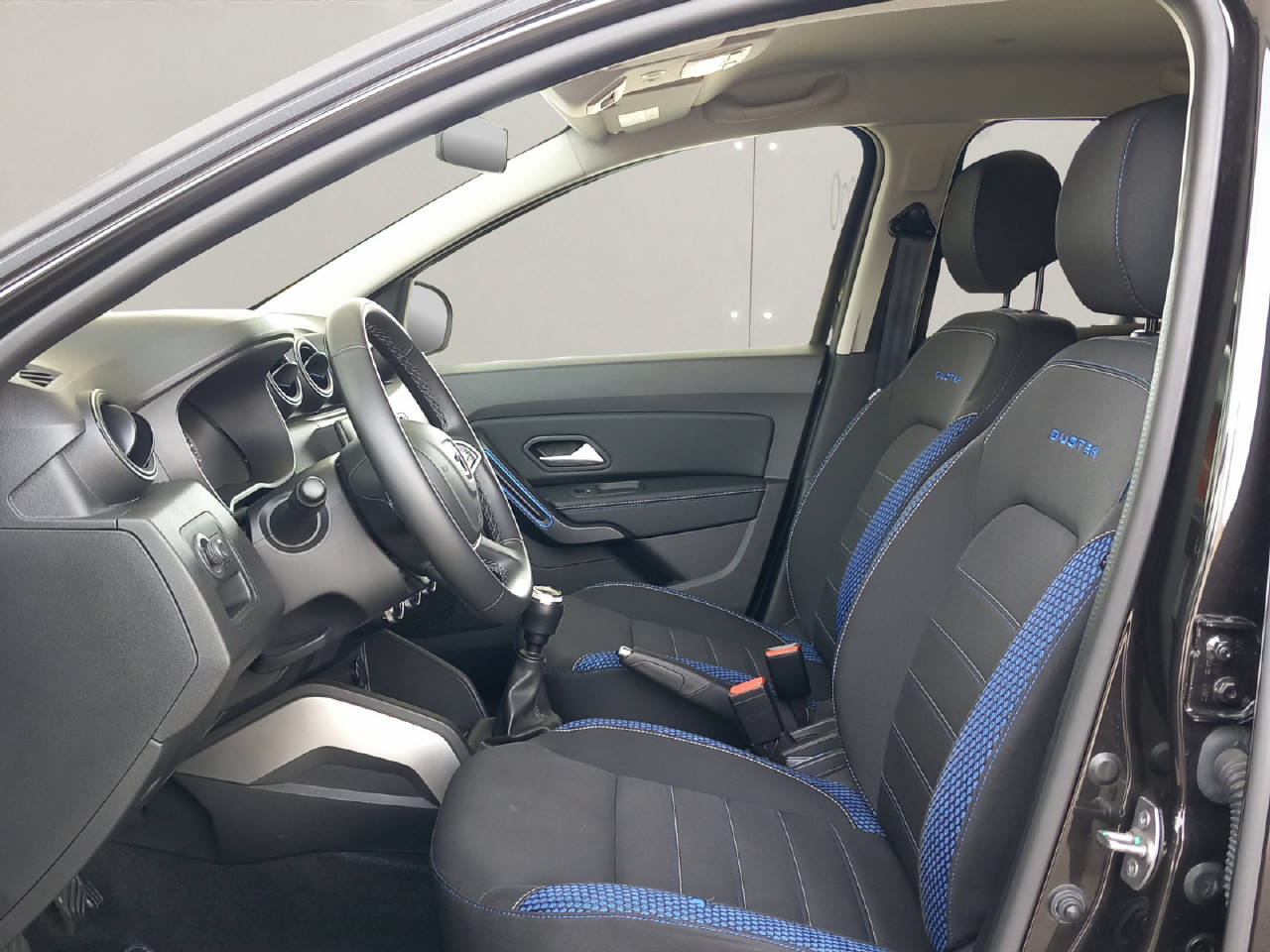 DACIA Duster 1.3 TCe Celebration 4WD-image-4