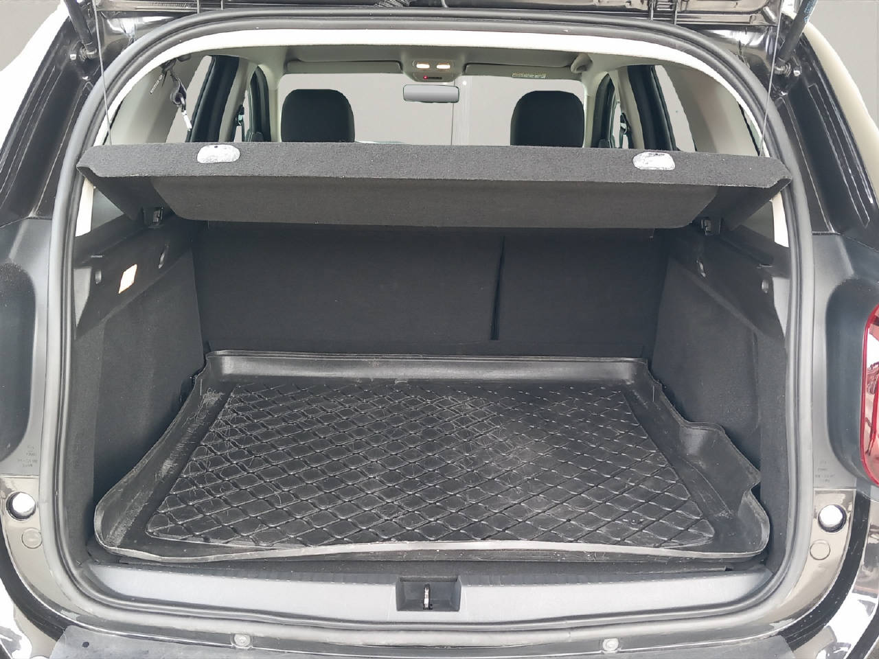 DACIA Duster 1.3 TCe Celebration 4WD-image-10