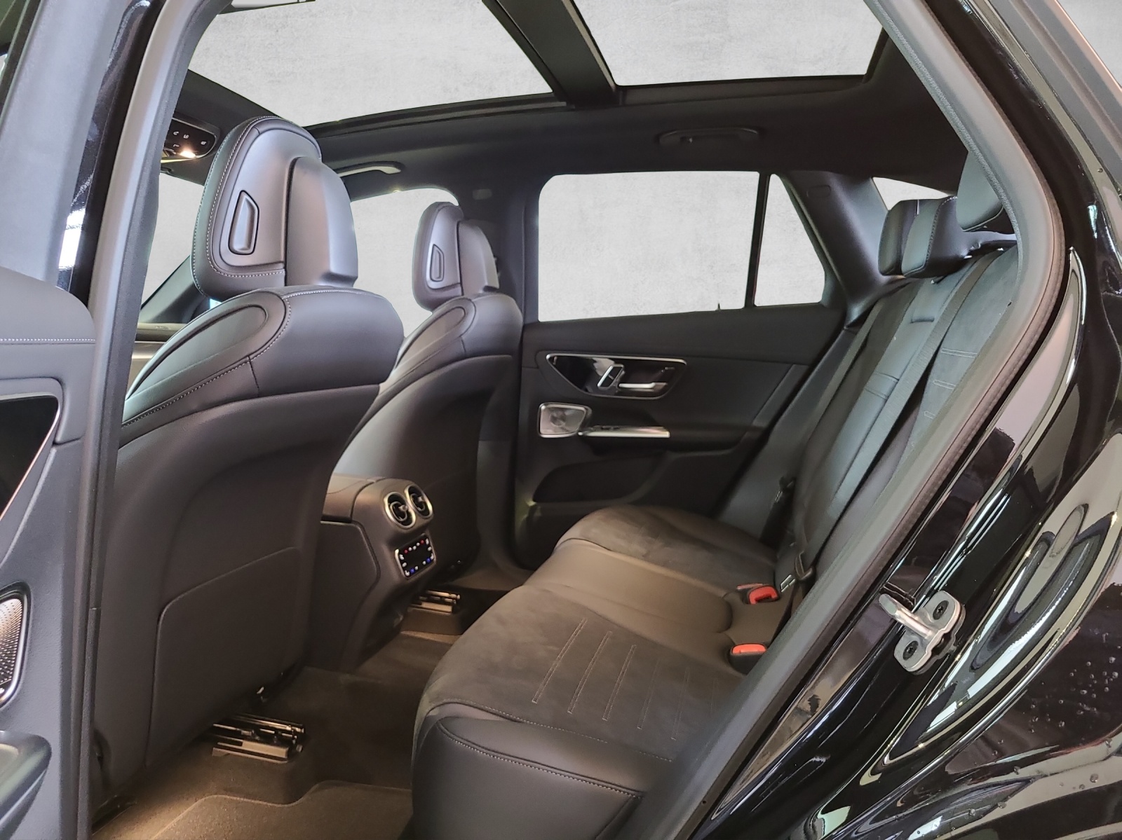 MERCEDES-BENZ GLC 300 AMG Line 4matic X254-image-2