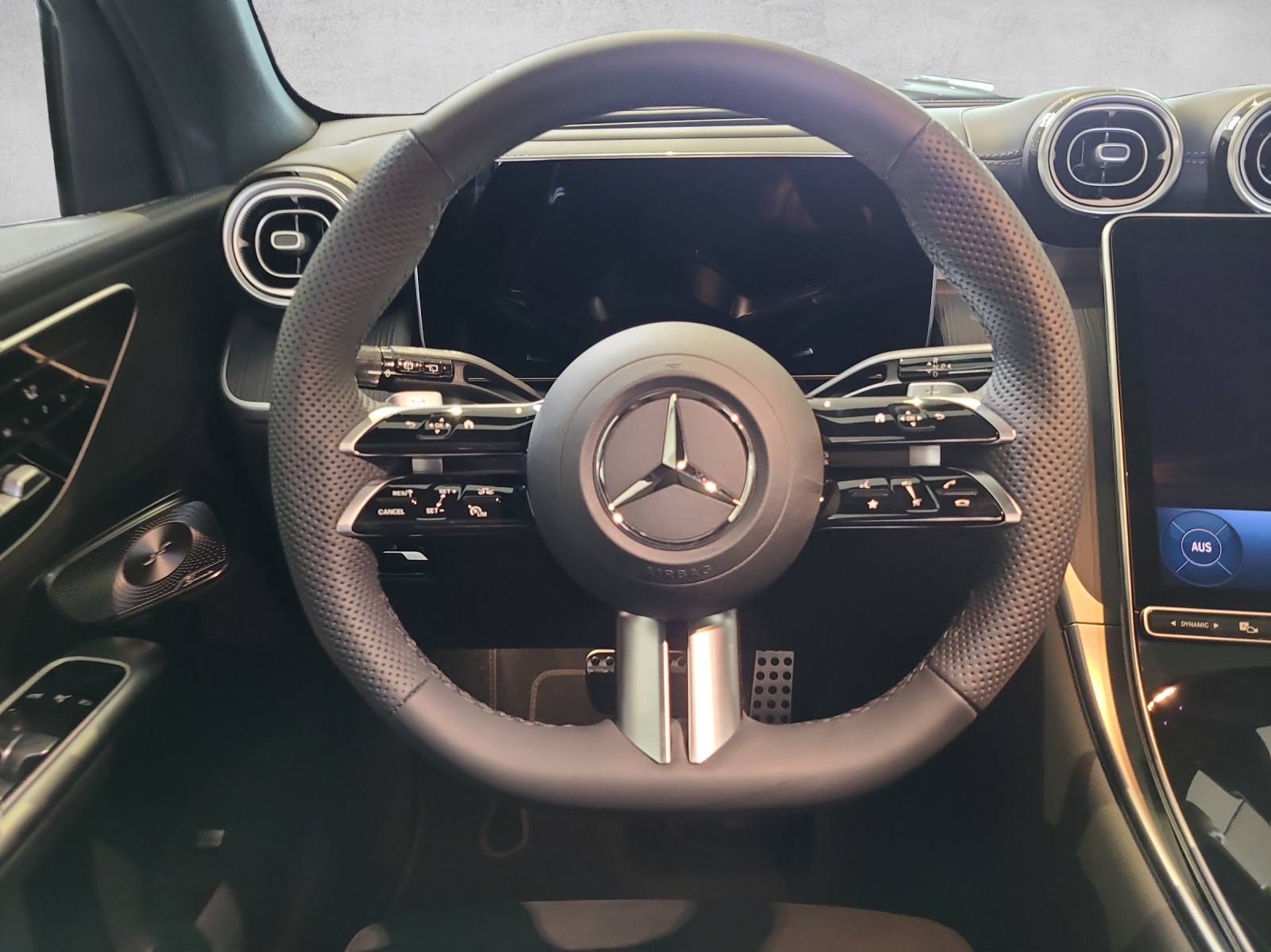 MERCEDES-BENZ GLC 300 AMG Line 4matic X254-image-4