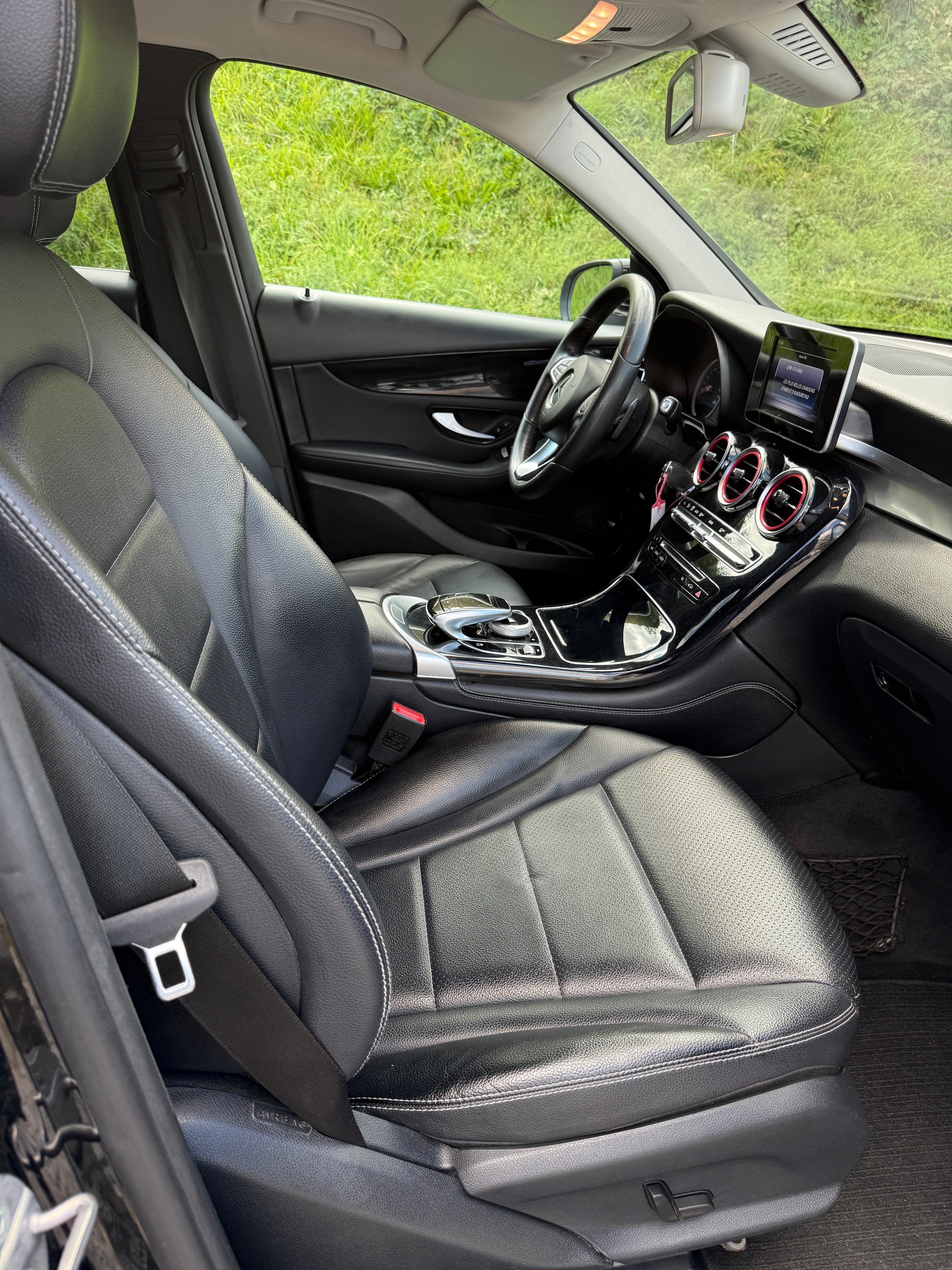 MERCEDES-BENZ GLC 250 4Matic 9G-Tronic-image-9