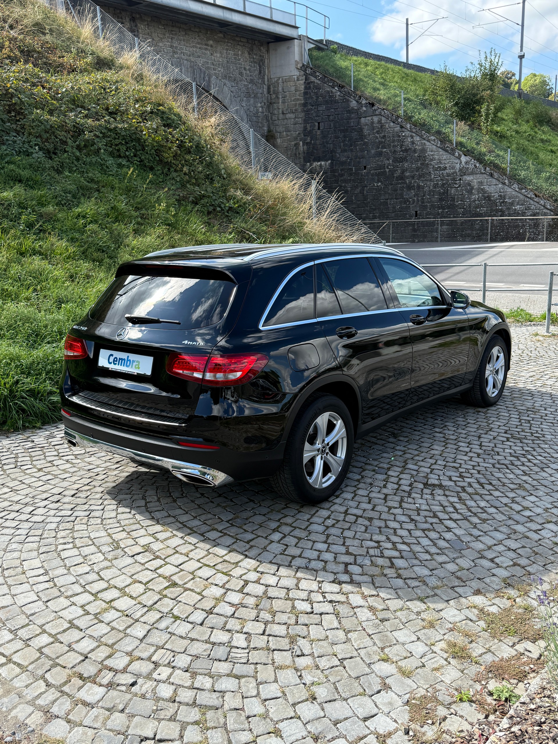 MERCEDES-BENZ GLC 250 4Matic 9G-Tronic-showroom-element-2