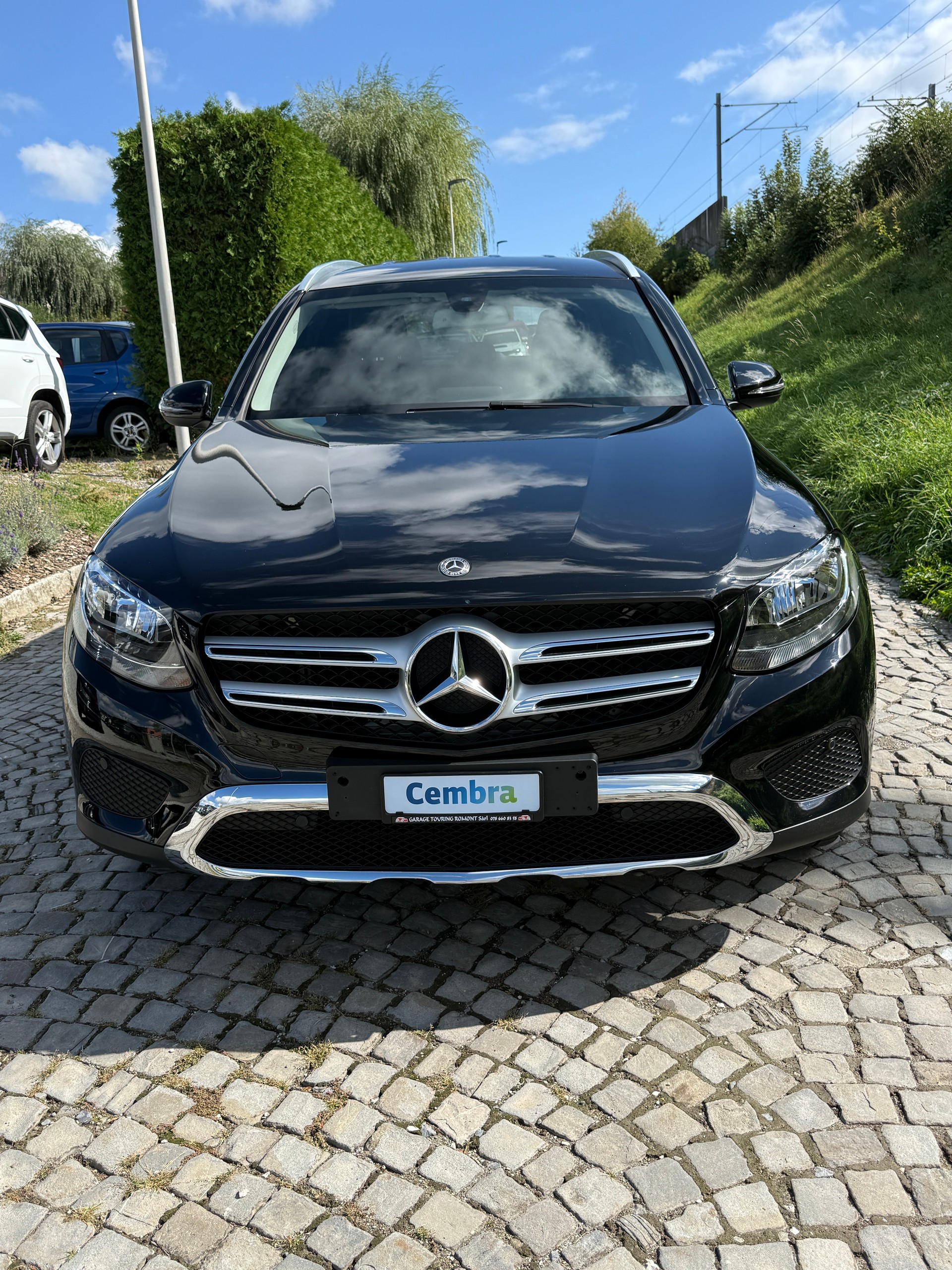 MERCEDES-BENZ GLC 250 4Matic 9G-Tronic-showroom-element-3