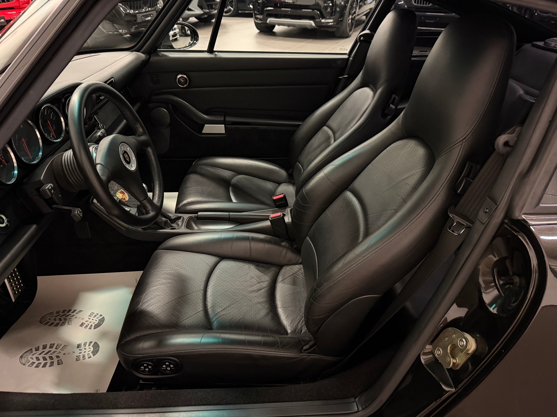 PORSCHE 911 Turbo-image-18