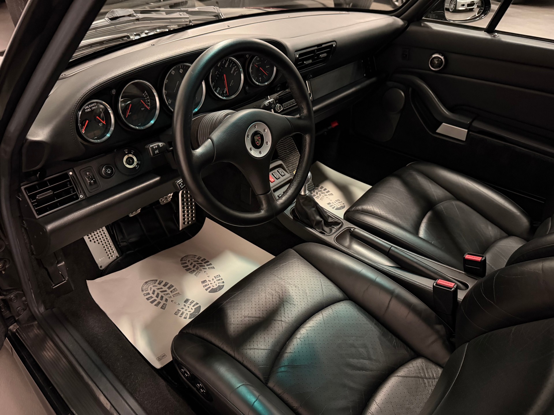 PORSCHE 911 Turbo-image-17