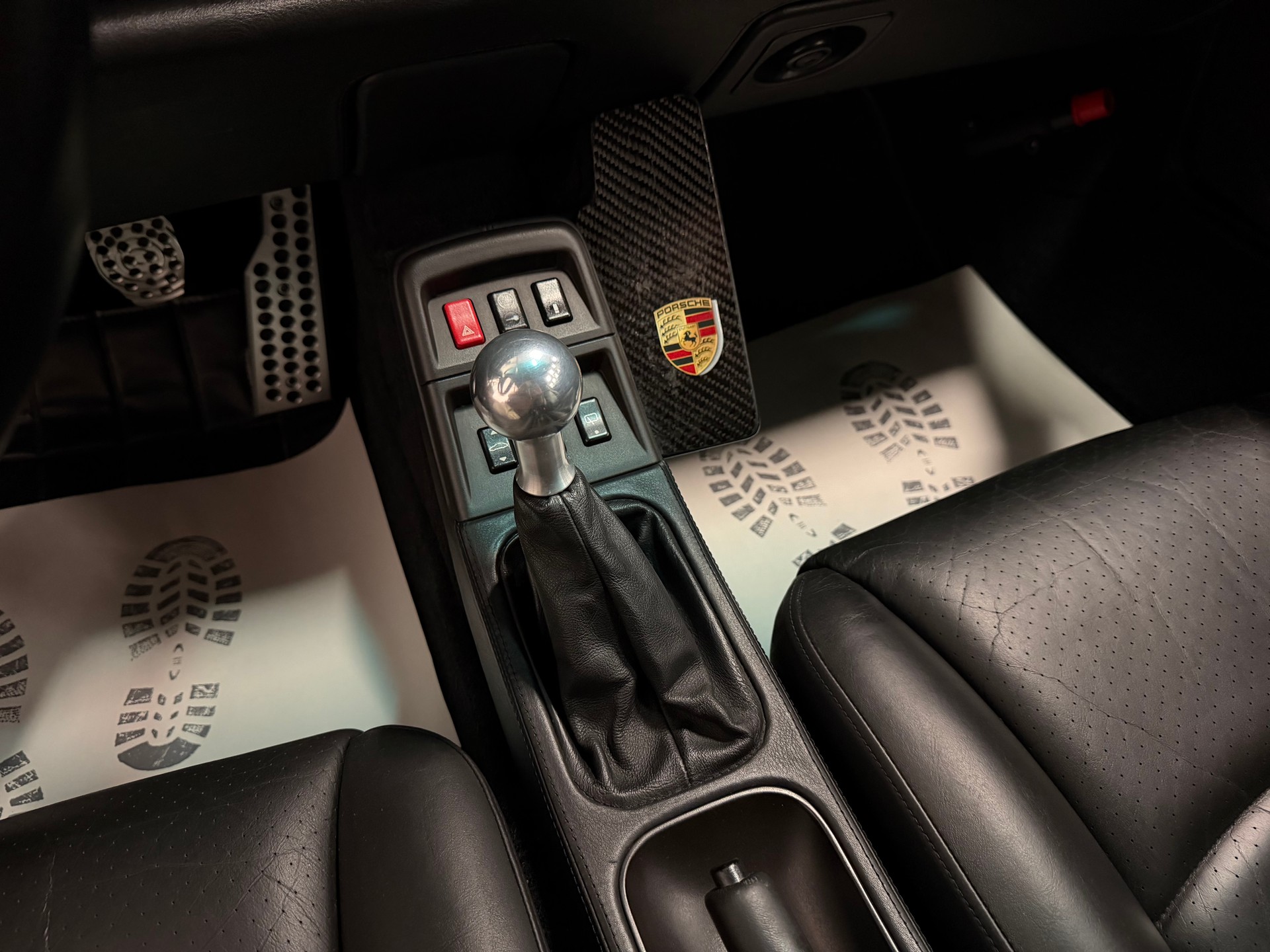 PORSCHE 911 Turbo-image-28