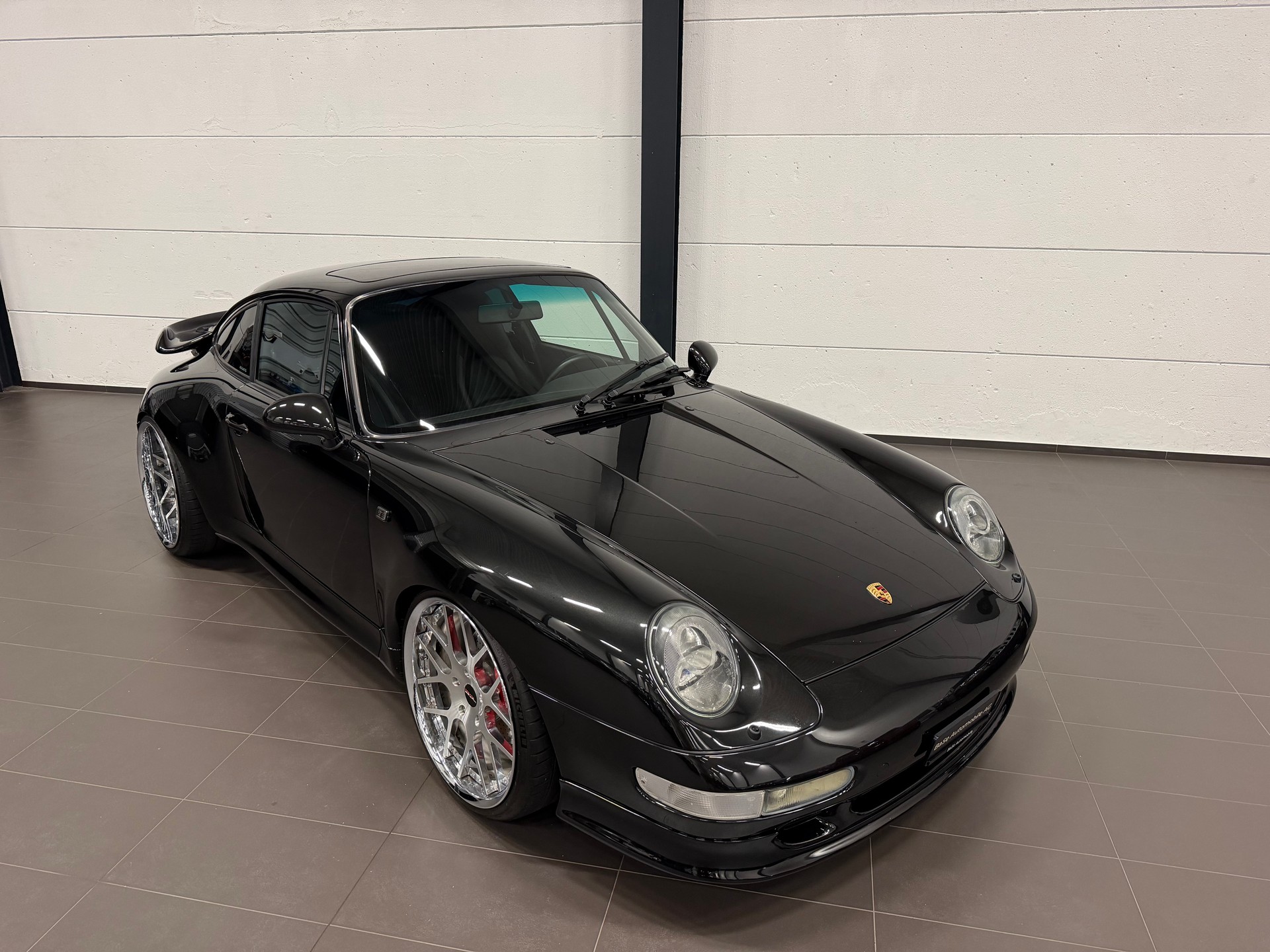 PORSCHE 911 Turbo-showroom-element-3